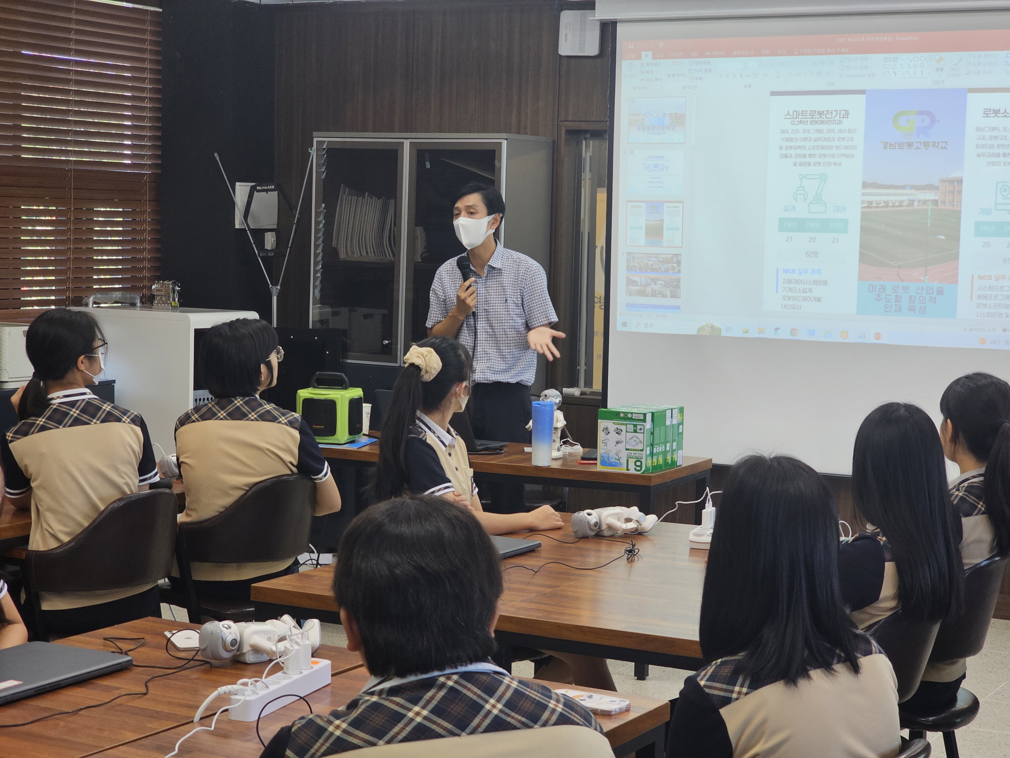 함안여자중학교, 경남로봇고등학교에서 로봇 분야 특성화고 진로 체험 가져 - 관련이미지4