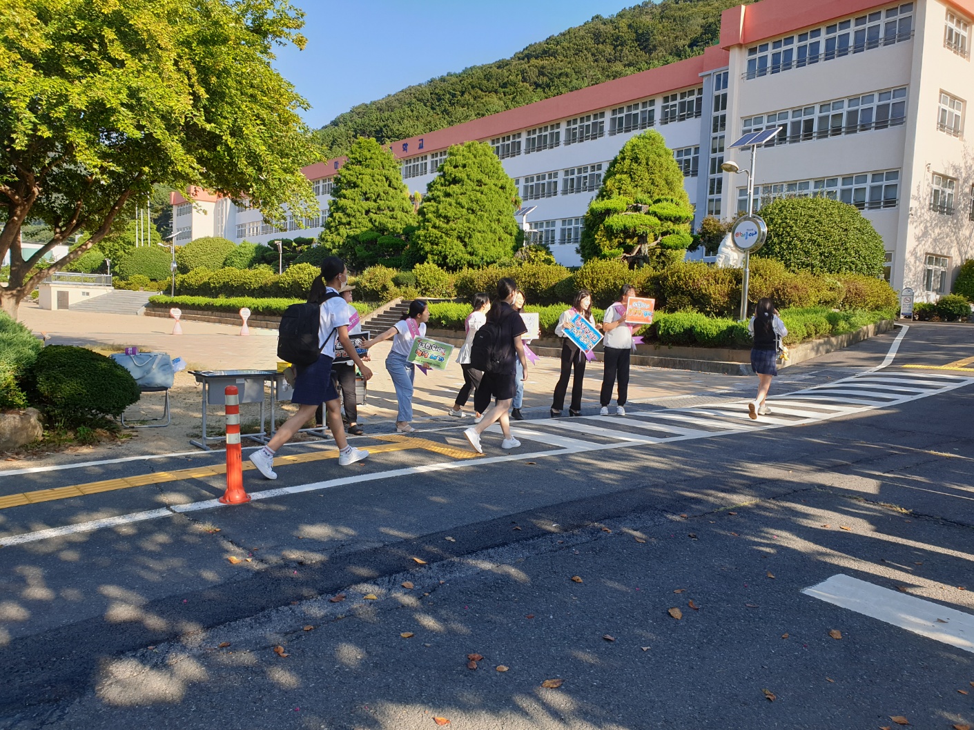 행복한 아침맞이 보고 싶었다 얘들아~ 너의 꿈이 반짝반짝 빛나길 응원해. - 관련이미지2
