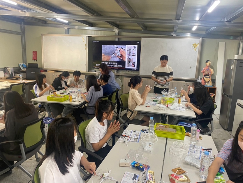 마산의신여중, 마을학교 노벨교실 초등학생 초청수업 - 관련이미지44