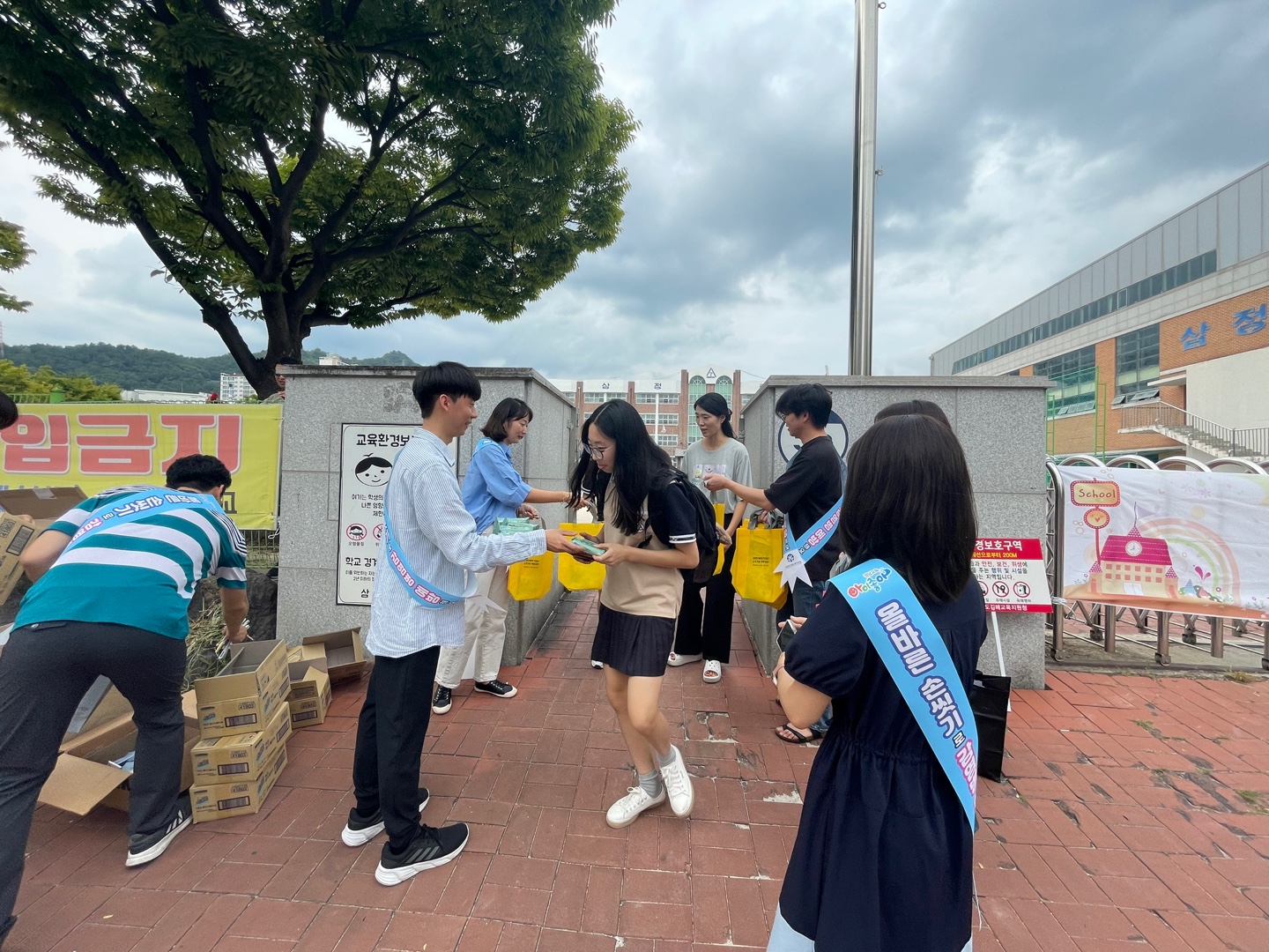 김해교육지원청, 건강학고 쾌적한 교육환경을 위한 합동 캠페인 실시 - 관련이미지2