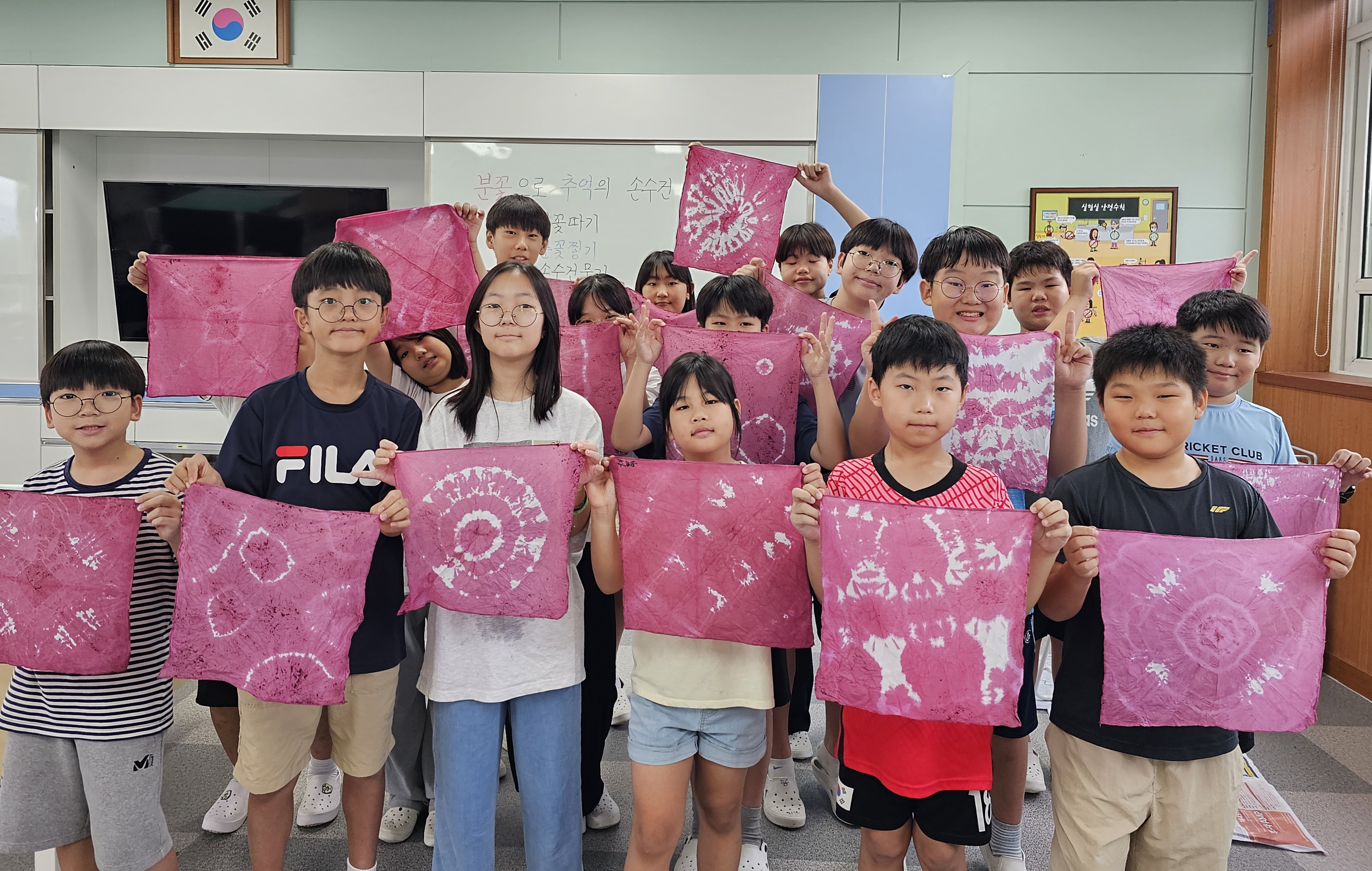 노량초등학교, 학교장과 함께하는 오감 향상 프로젝트 실시-꽃잎과 함께 물드는 우리의 아름다운 마음 - 관련이미지1