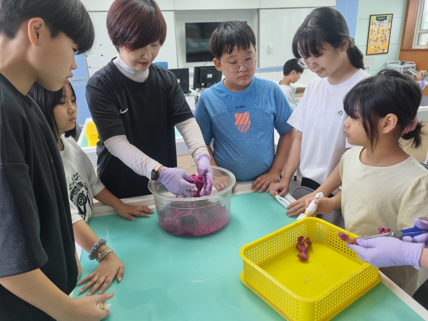 노량초등학교, 학교장과 함께하는 오감 향상 프로젝트 실시-꽃잎과 함께 물드는 우리의 아름다운 마음 - 관련이미지2