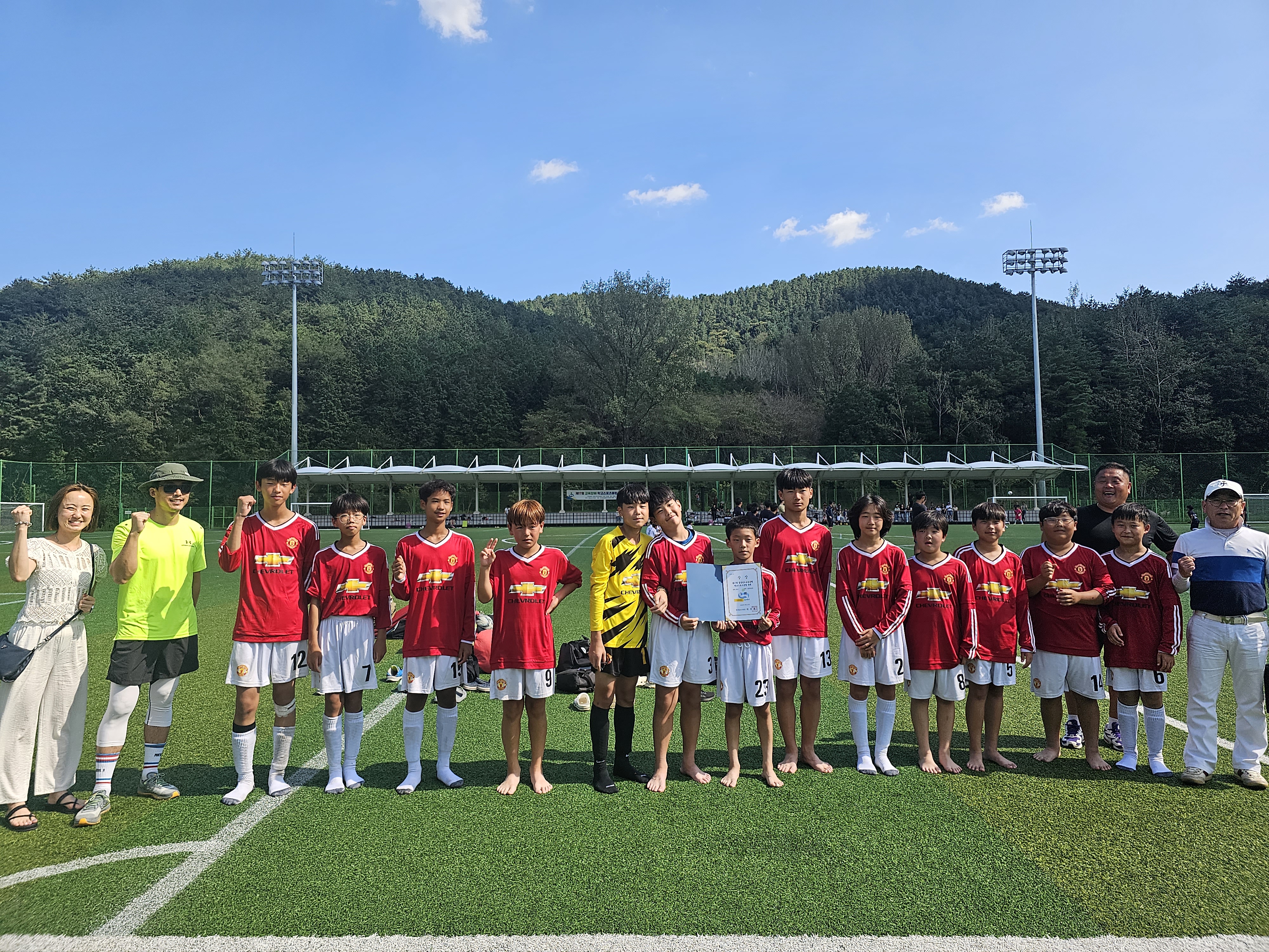거제중앙초, 교육감배 스포츠클럽대회 참가 여자 배구 우승, 남자 축구 3위 - 관련이미지2