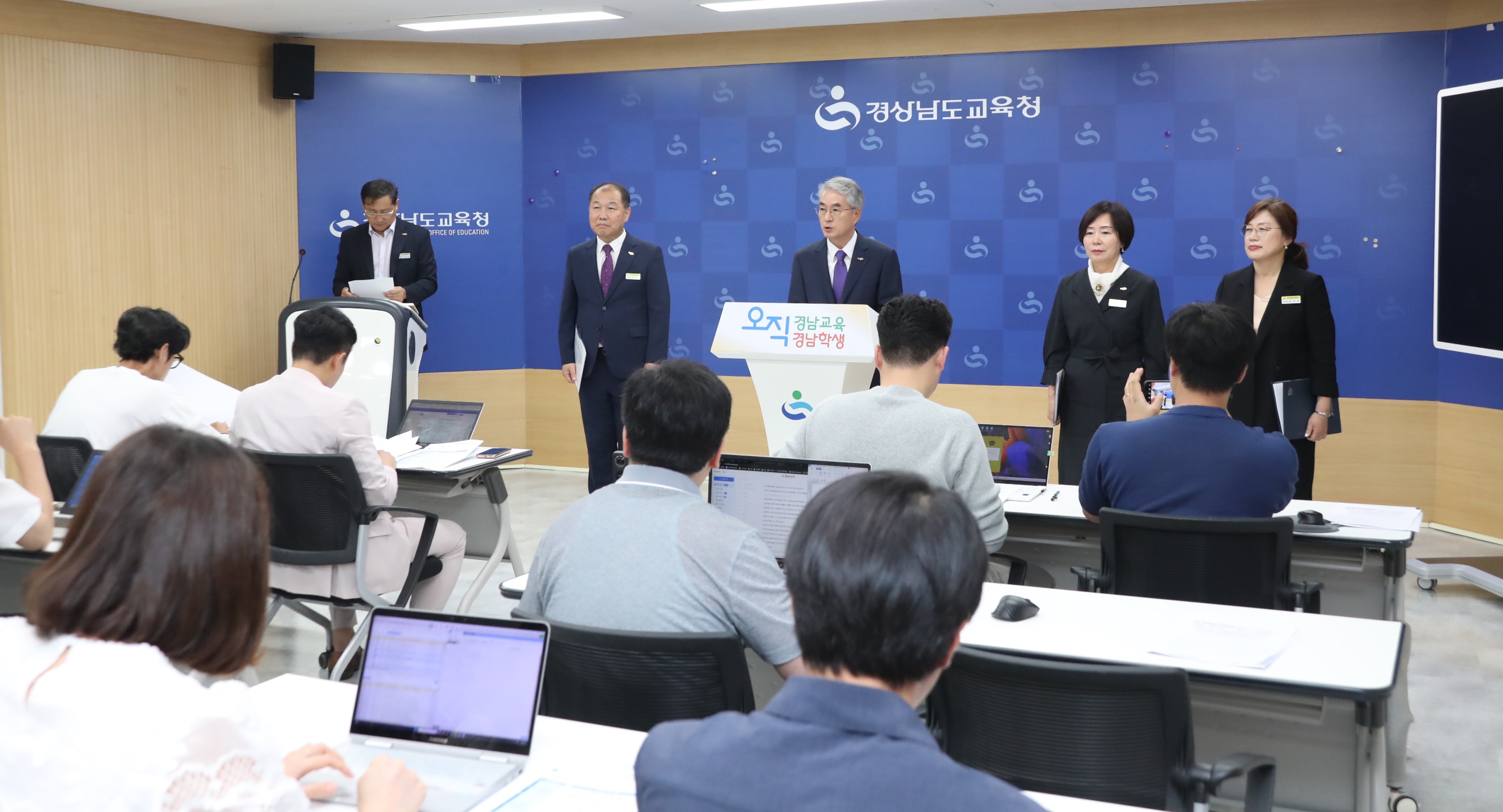 [기자회견문] 경남교육청은 실질적인 교육활동 보호를 위해 모든 역량을 집중하겠습니다. - 관련이미지2