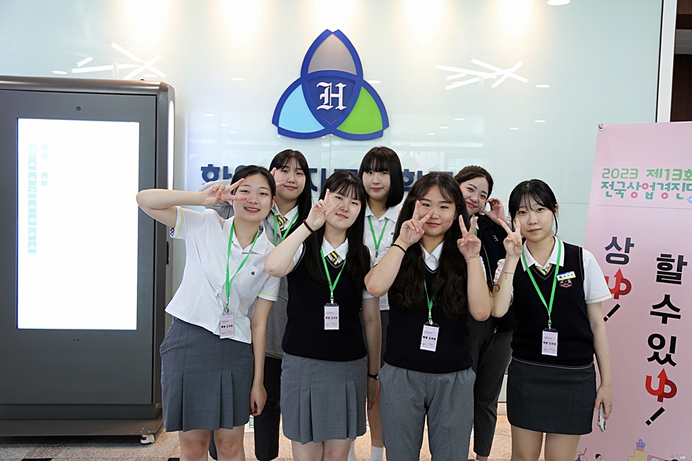 도우미로 활동한 친구들
