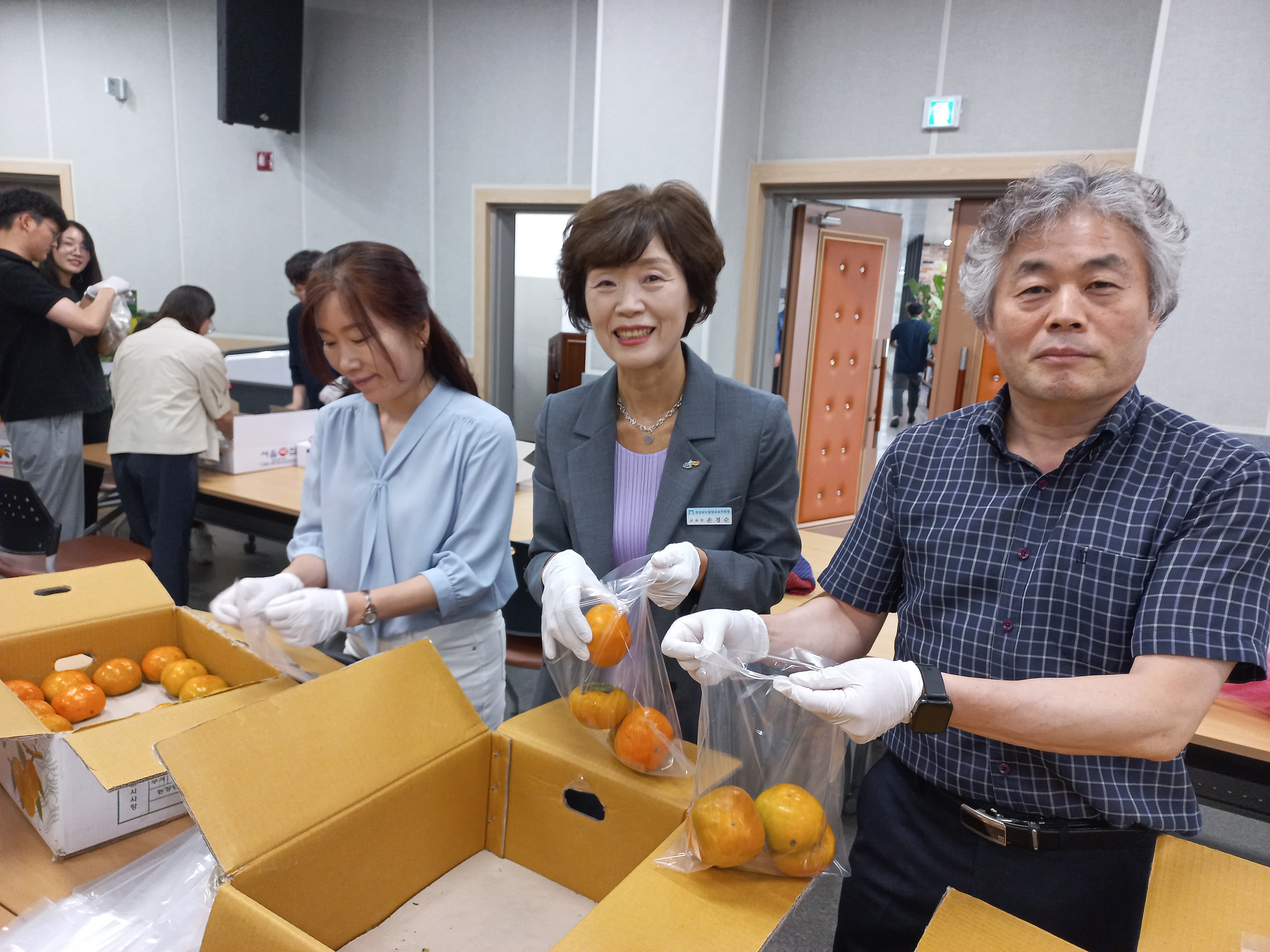 밀양교육지원청 청렴봉사동아리 한가위 꾸러미 포장 봉사 - 관련이미지2
