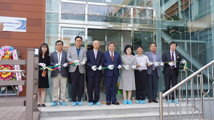 진주고, 그린스마트 미래학교로 전환하는 새로운 도서관 선보여 - 관련이미지1