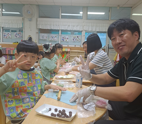 석전초등학교병설유치원, 학부모와 소원 송편을 만들다 - 관련이미지1