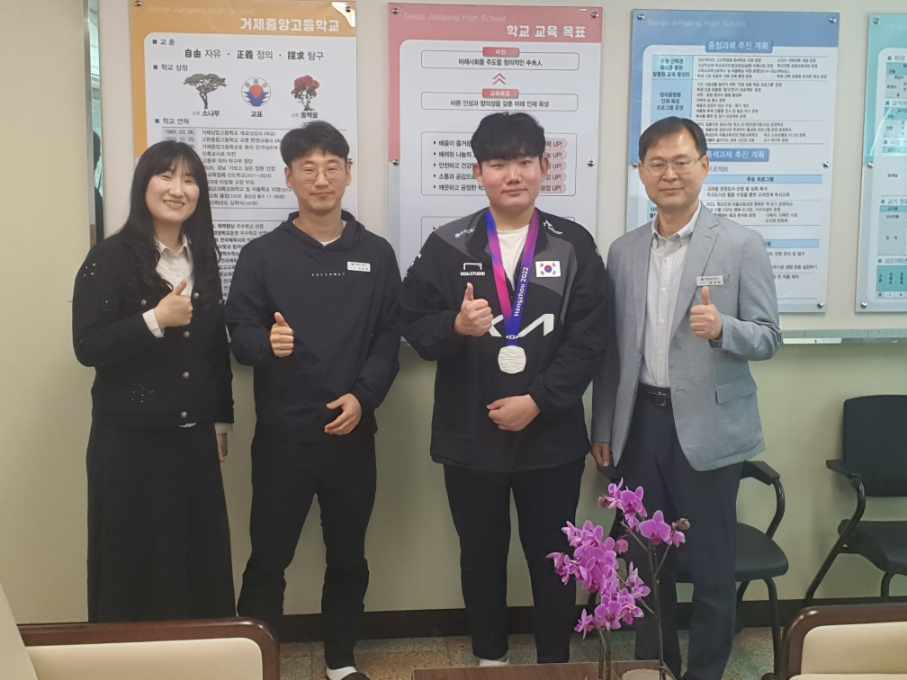 좌에서 3번째 권순빈 학생