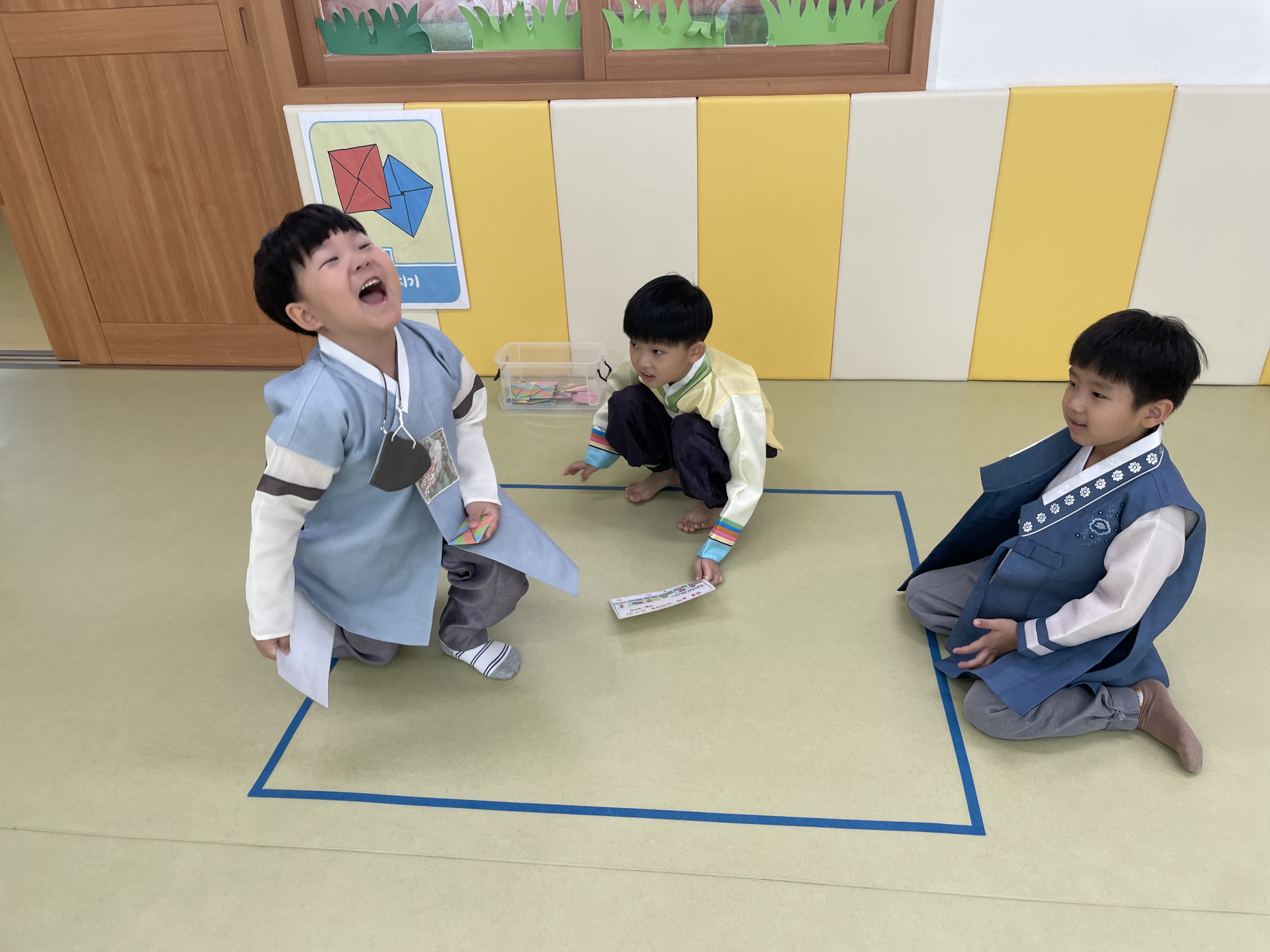 사파초병설유치원, 친구들과 함께 하는 즐거운 전통 놀이 한마당! - 관련이미지2