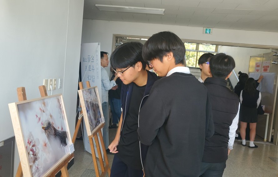 영산중, 손끝으로 우포를 담다 학생 작가 사진전 개최 - 관련이미지3