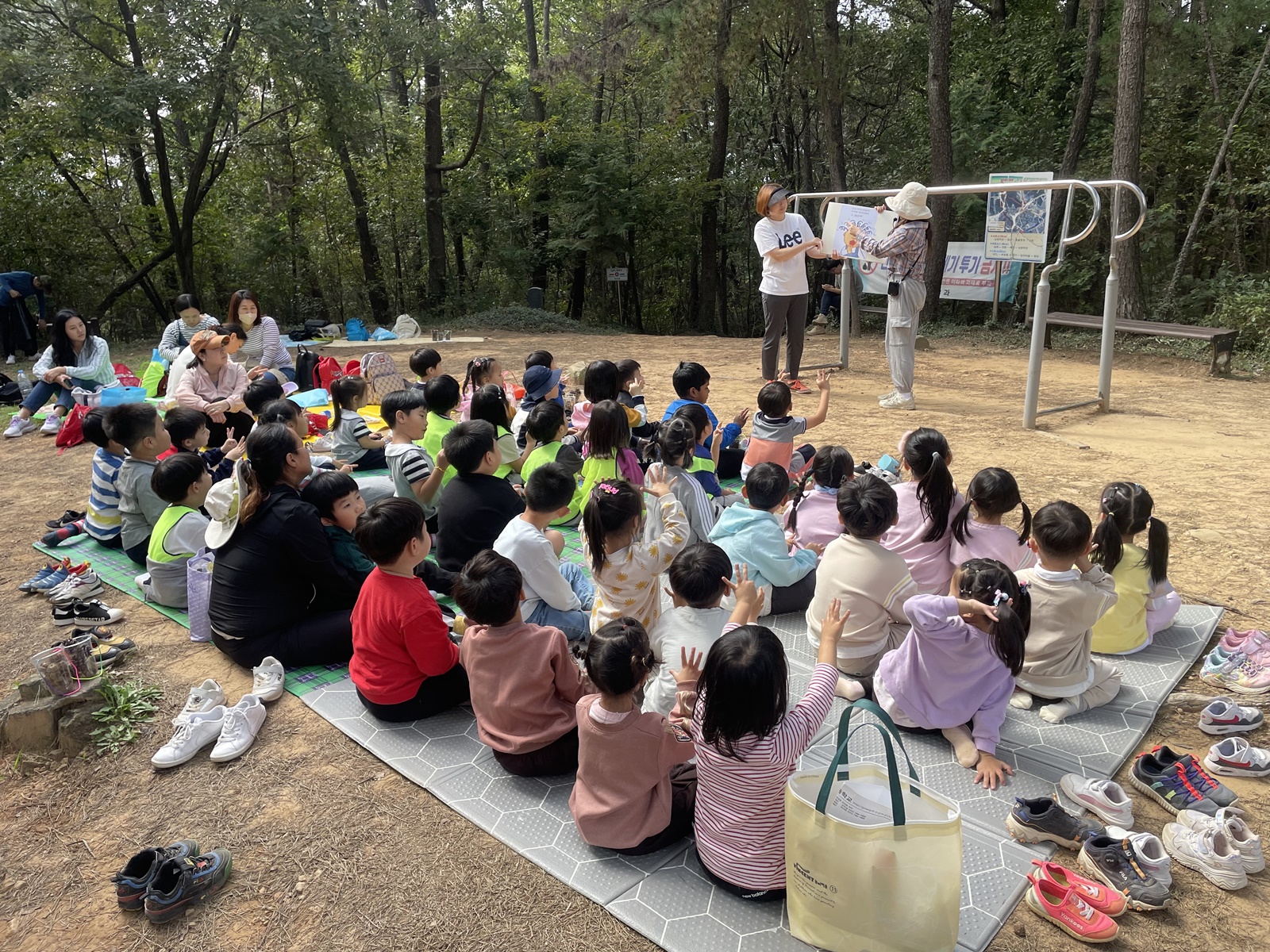 이반성초등학교병설유, 2023. 소규모 유치원 놀이중심 교육과정  더하기(더불어 꿈꾸고 하나되어 놀이하는 기쁨의 공동체) 친구들과 함께하는  가좌산 먼 길 나들이를 떠나요~~! - 관련이미지3