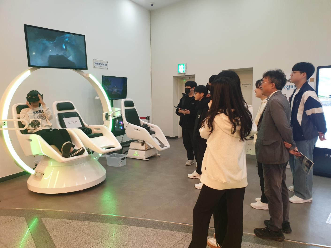 김해교육지원청, 책따라가야따라 디지로그융합 독서토론교육 실시 - 관련이미지2