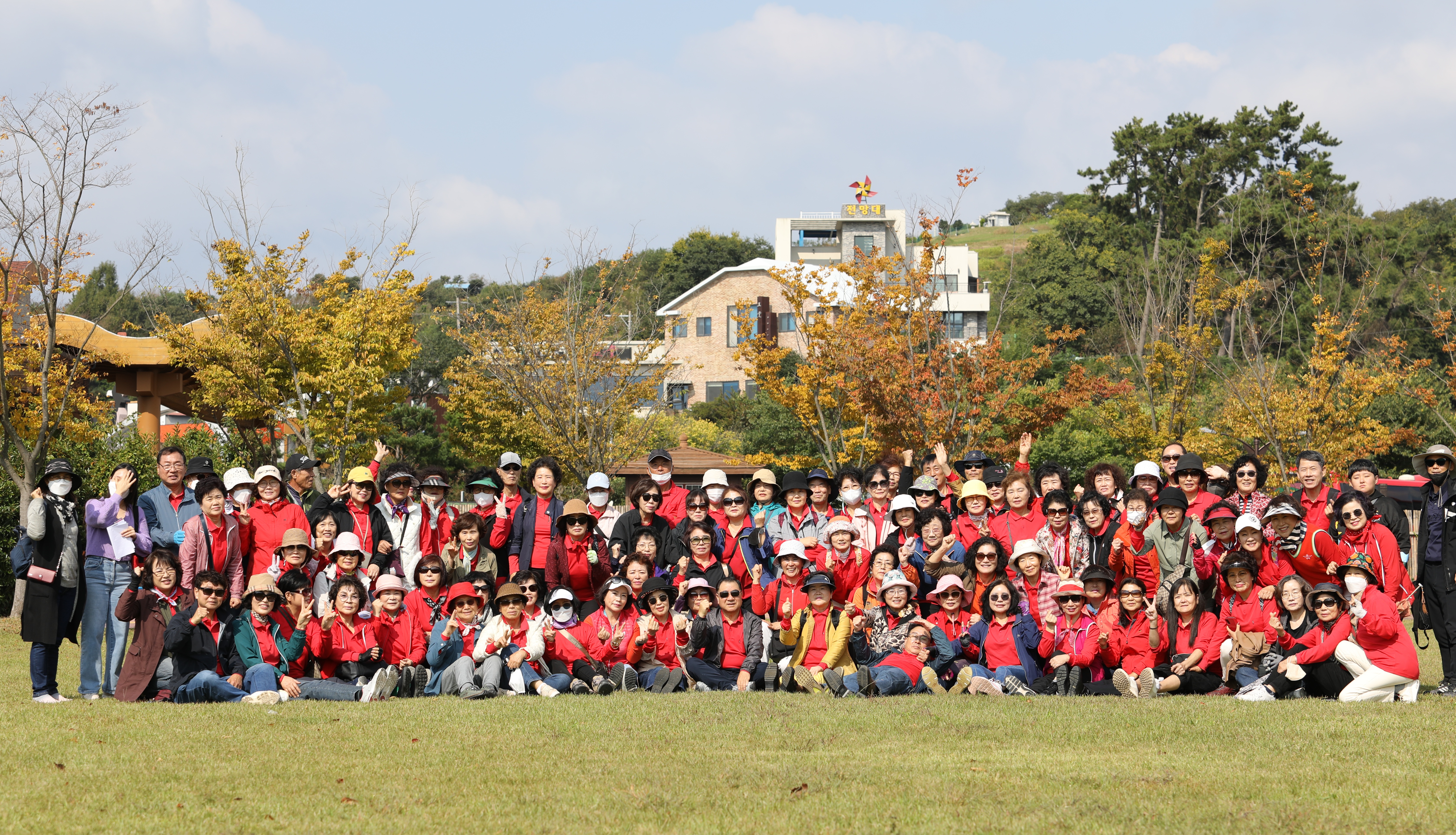 83세 고등학생 옥강 씨, 친구 손잡고 순천으로 현장체험학습 떠나 - 관련이미지1