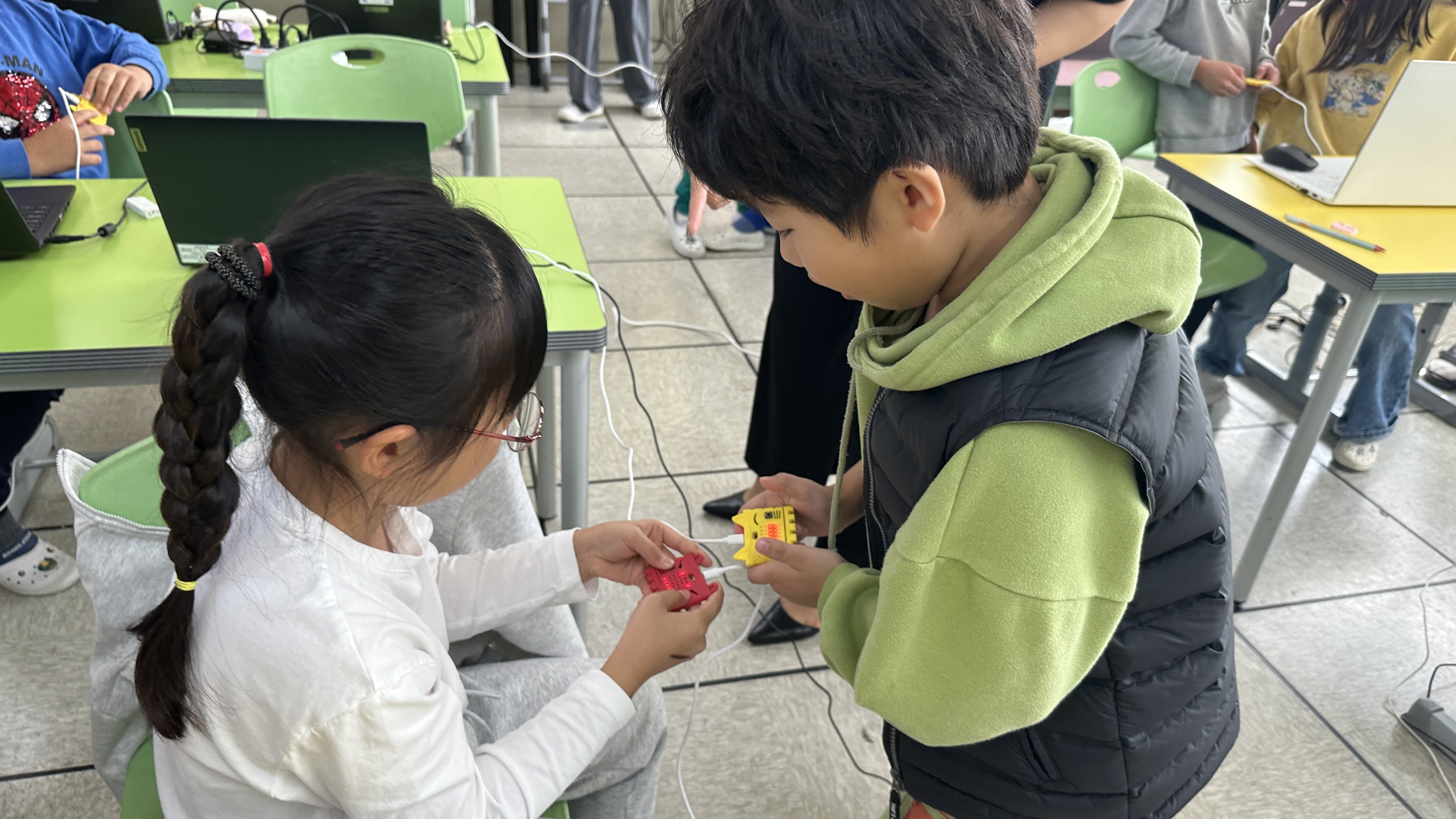 사봉초, 정보교육 체험데이 행사에서 피지컬 컴퓨팅을 체험하다! - 관련이미지1
