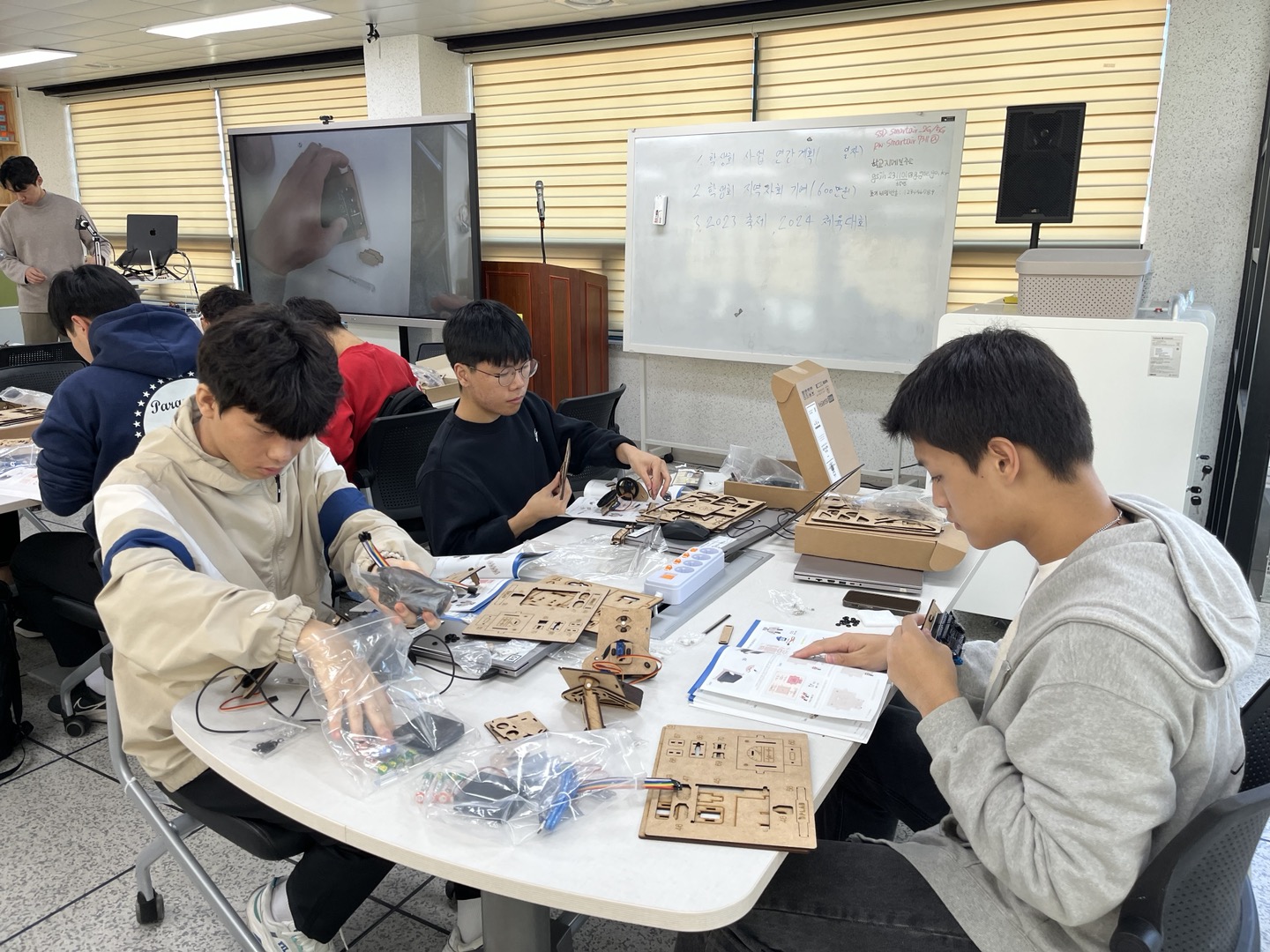고성교육지원청, 관내 중고등학생 디지털 학습 경험 제공을 위한  ‘고성교육지원청 인공지능 체험교실’ 운영 - 관련이미지1