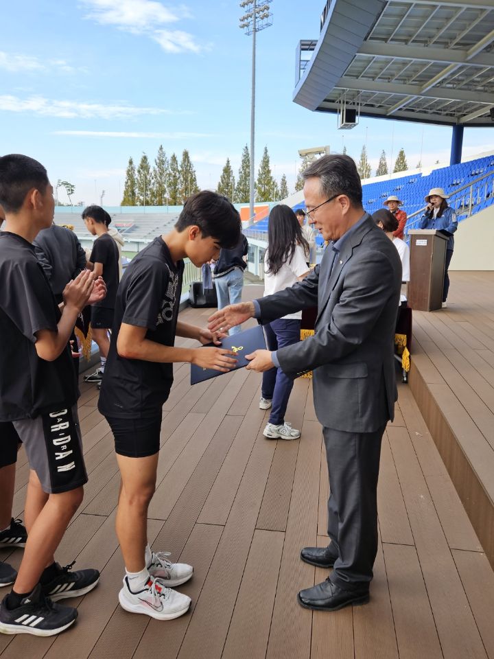 함안교육지원청, 꿈나무들의 축제 화합과 우정의 한마당 - 관련이미지3