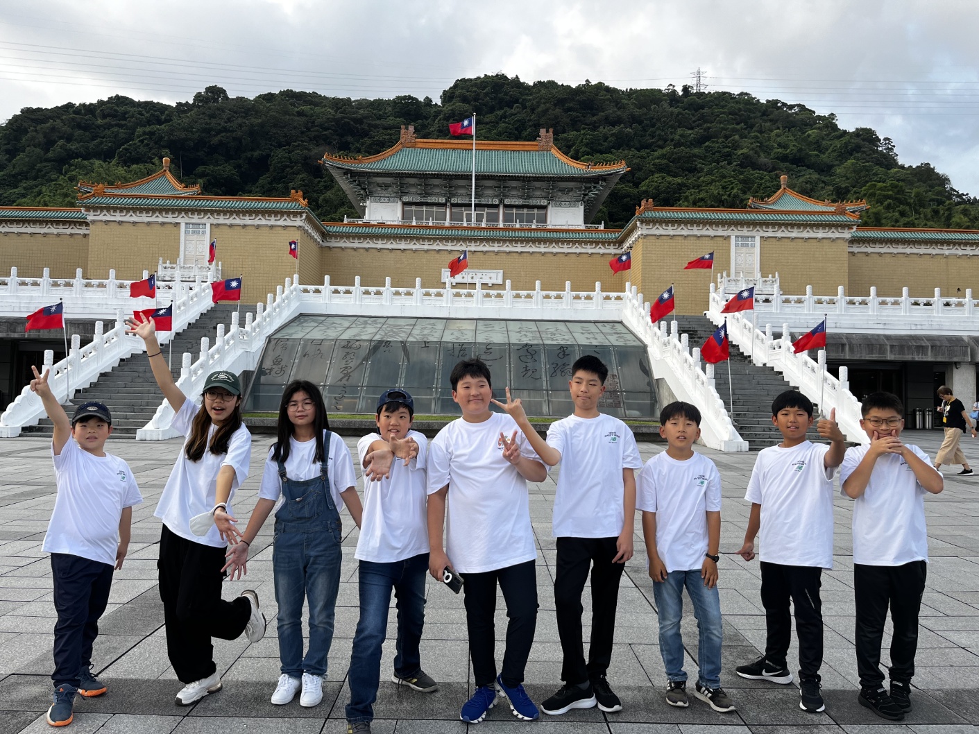 산청 신천초, 넓은 세상에서 느끼고 배우다 - 관련이미지1