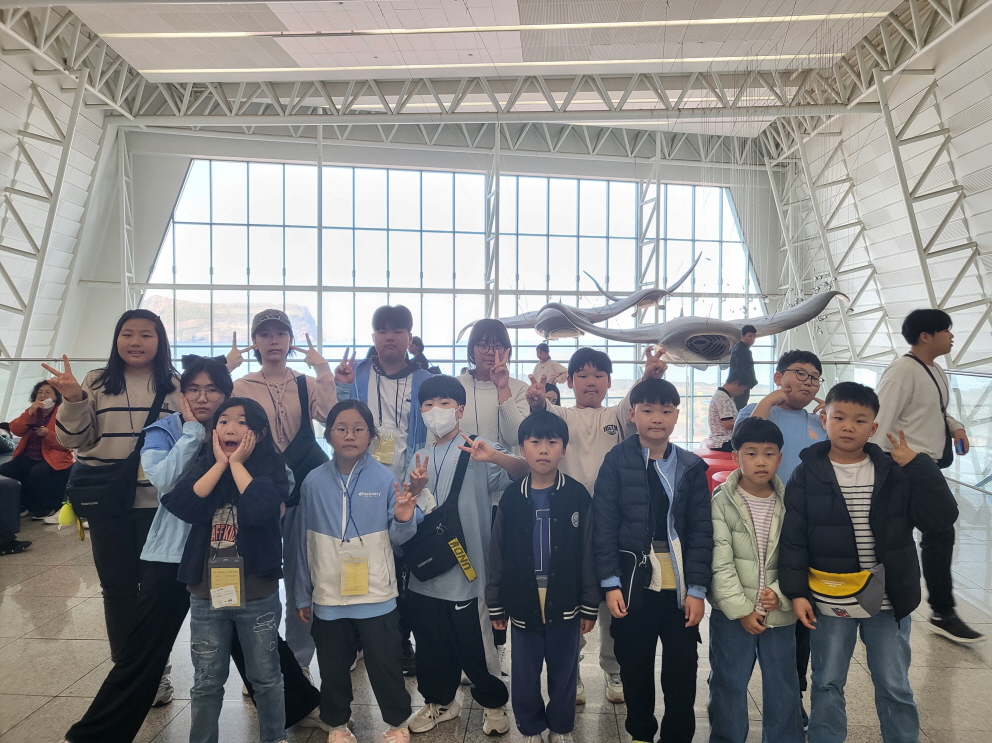 쌍계초 전교생, 제주도로 수학여행 실시- 아름다운 자연과 평화를 온몸으로 느끼는 이야기 - 관련이미지1