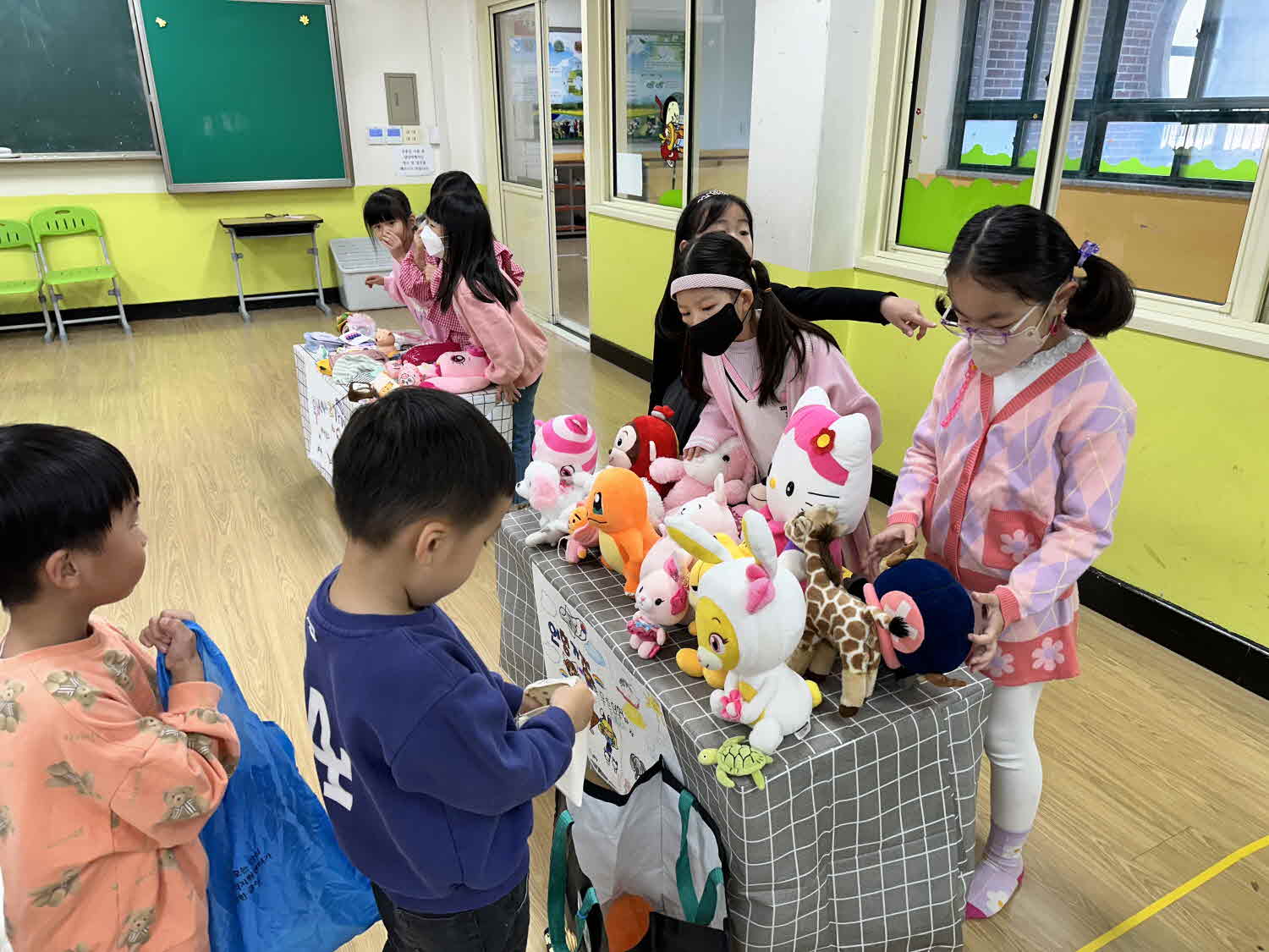 미리벌초등학교병설유치원,  ‘플리마켓 Day’로 지역사회 기부를 통한 이웃사랑 실천 - 관련이미지2