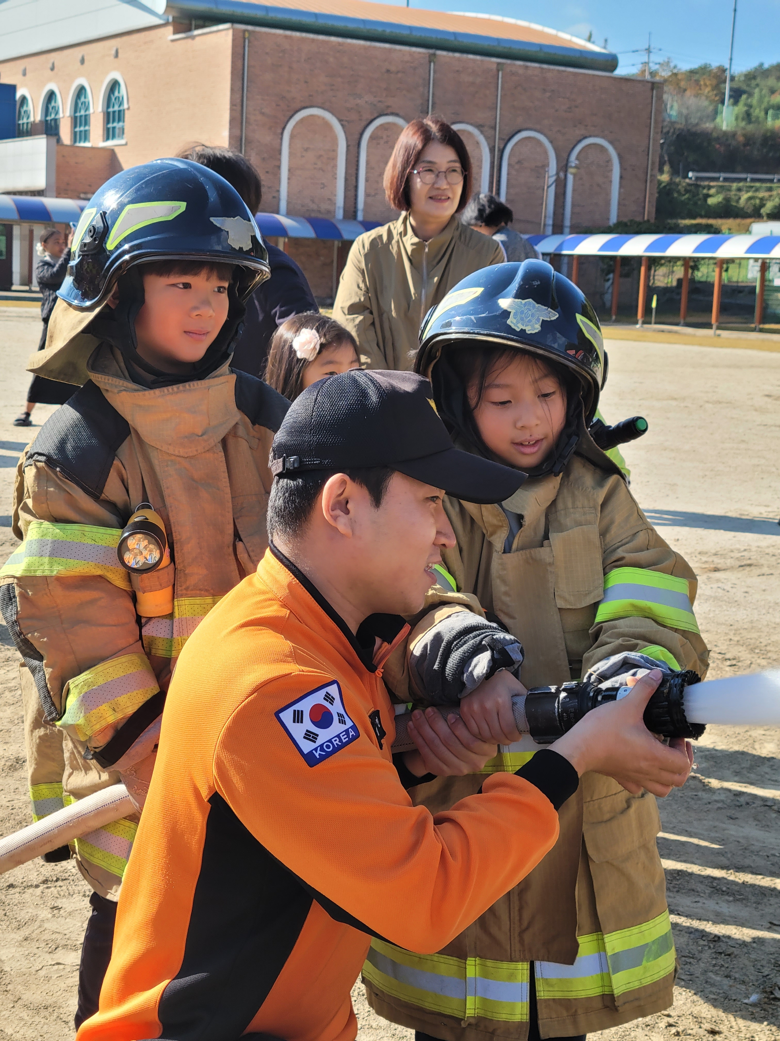 나도 용감한 소방관이 될래요! 소방합동훈련 - 관련이미지1