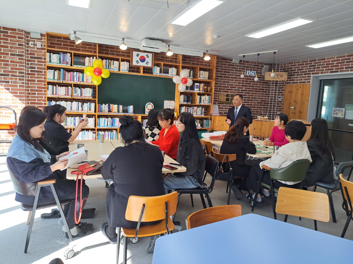 벽방초 독서맘 동아리, 그림책 출판기념회 개최 -‘엉덩이는 하나?!, 둘?!’, ‘학교 가는 길’- - 관련이미지1