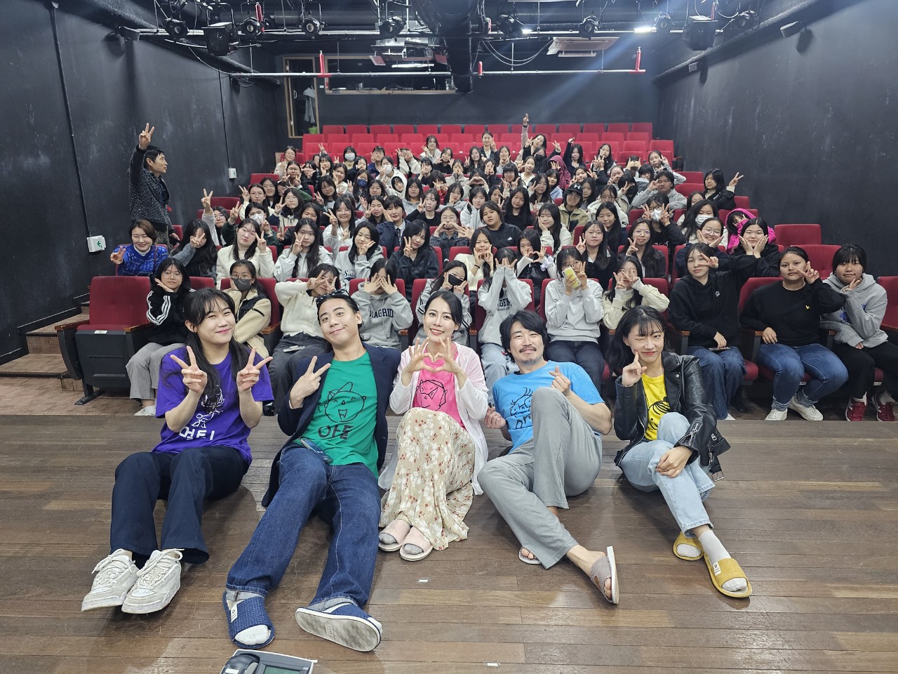 함안여자중학교, 미리 가본 대학교 전공 탐색 및 연극 문화 체험 가져 - 관련이미지3