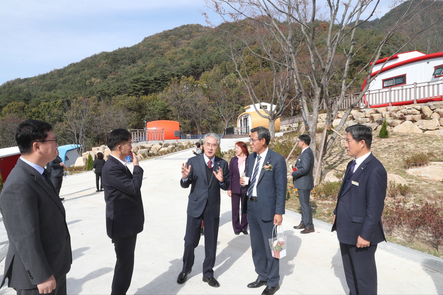 경남 교직원, 숲속 공기 마시며 스트레스 날린다 - 관련이미지3