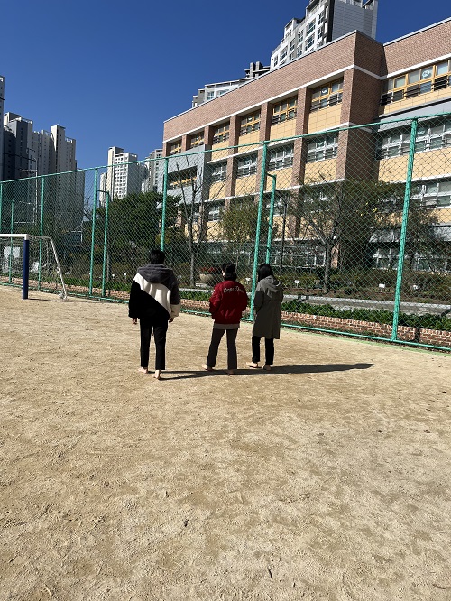 교육가족이 함께하는 건강한 맨발걷기 환경 조성 - 관련이미지1