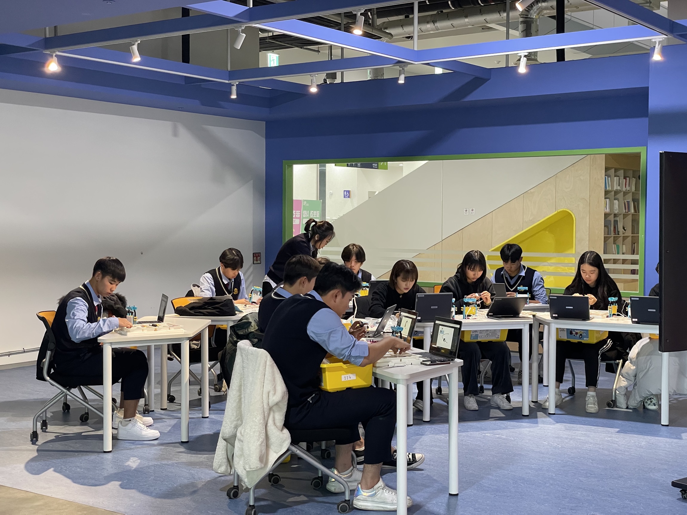 빅데이터·인공지능과 함께하는 자립과 공존의 경남교육 - 관련이미지1