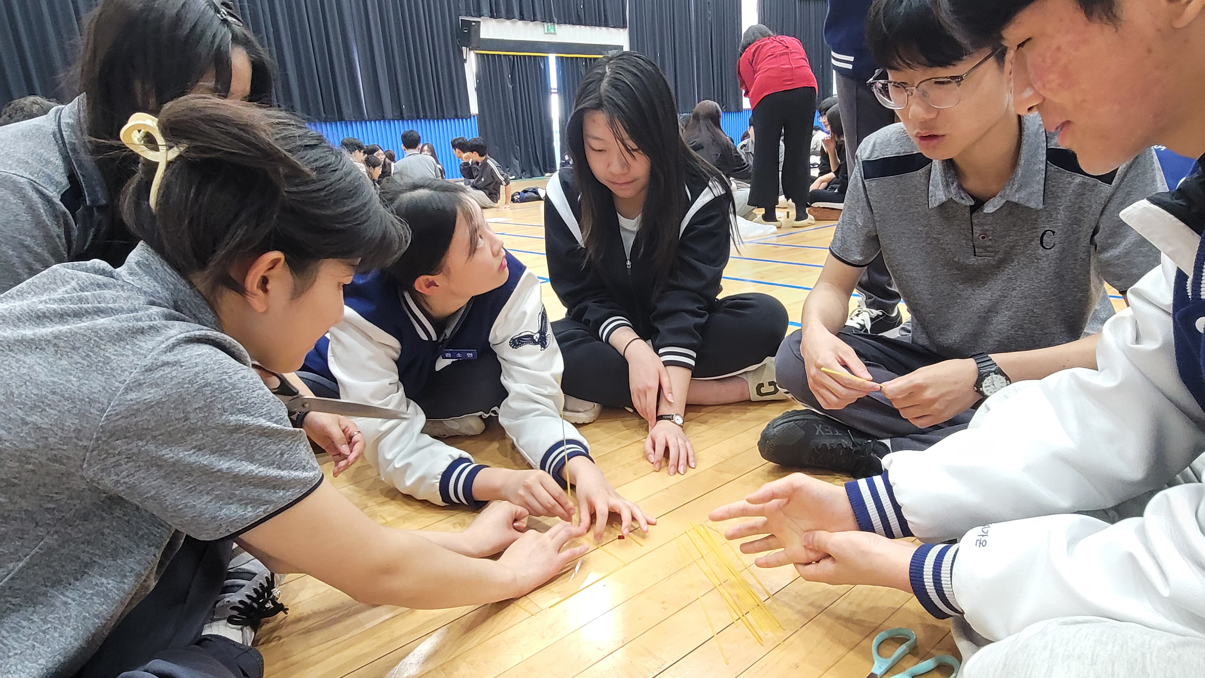 스승과 제자가 함께 쌓아 올린 ‘교감의 탑’… 창선고, 특별한 스승의 날 기념행사 성료 - 관련이미지1