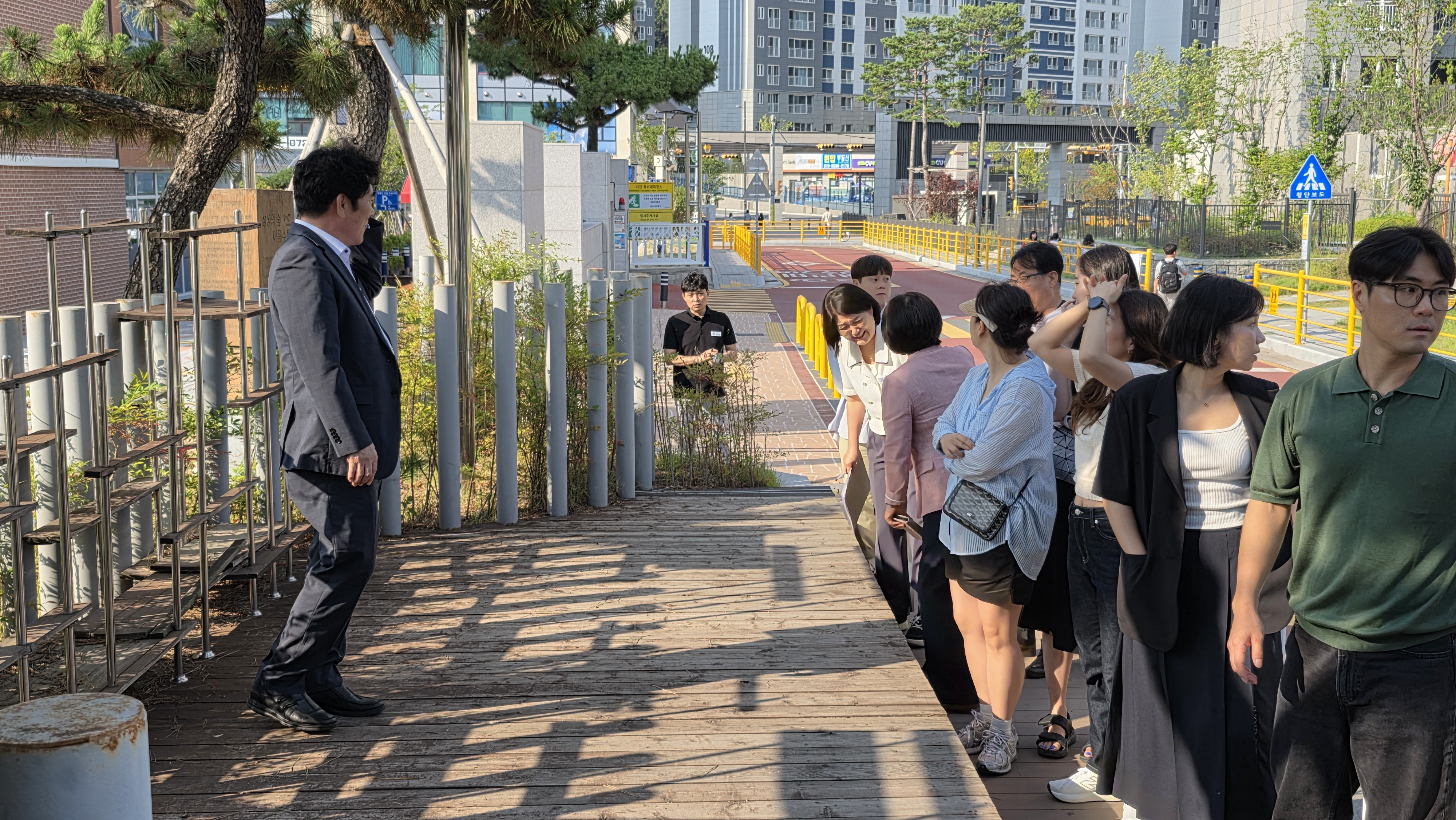 학생 안전 위해 학교 담장 허문다···대원초, 공간 내어 통학로 확장 - 관련이미지1
