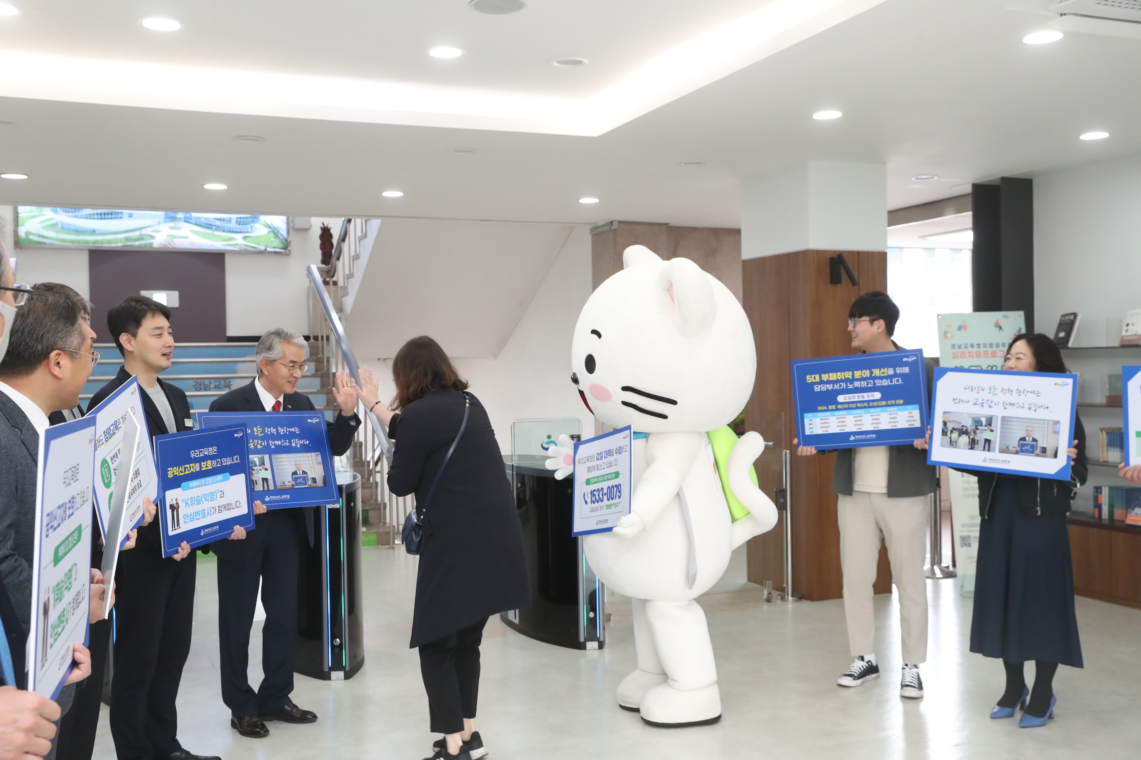 교육감-직원 함께 ‘청렴 정책 알리기’ 이어 달린다 - 관련이미지3