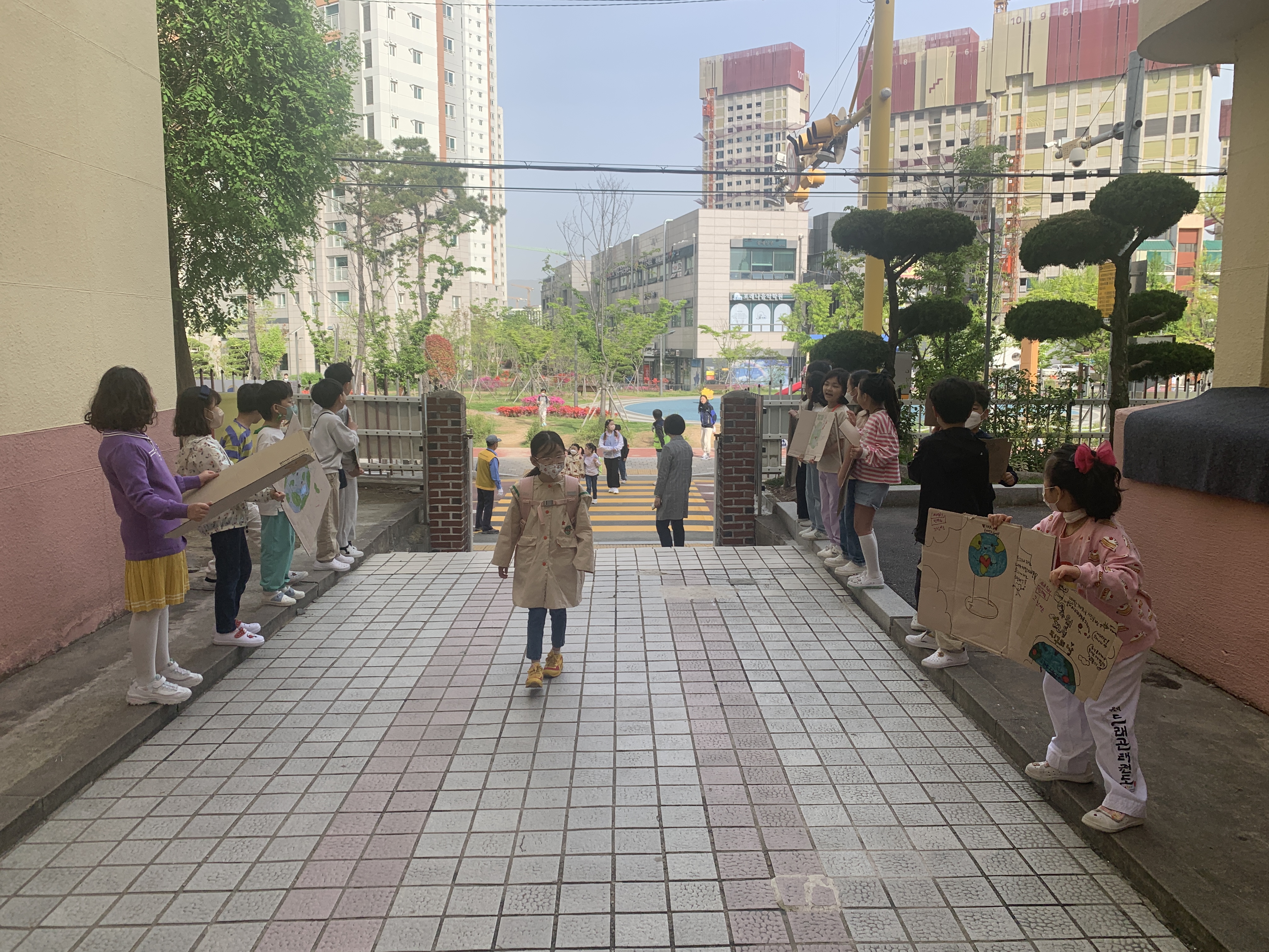 “22일 오후 8시 지구를 10분만 쉬게 해주세요!” - 관련이미지3