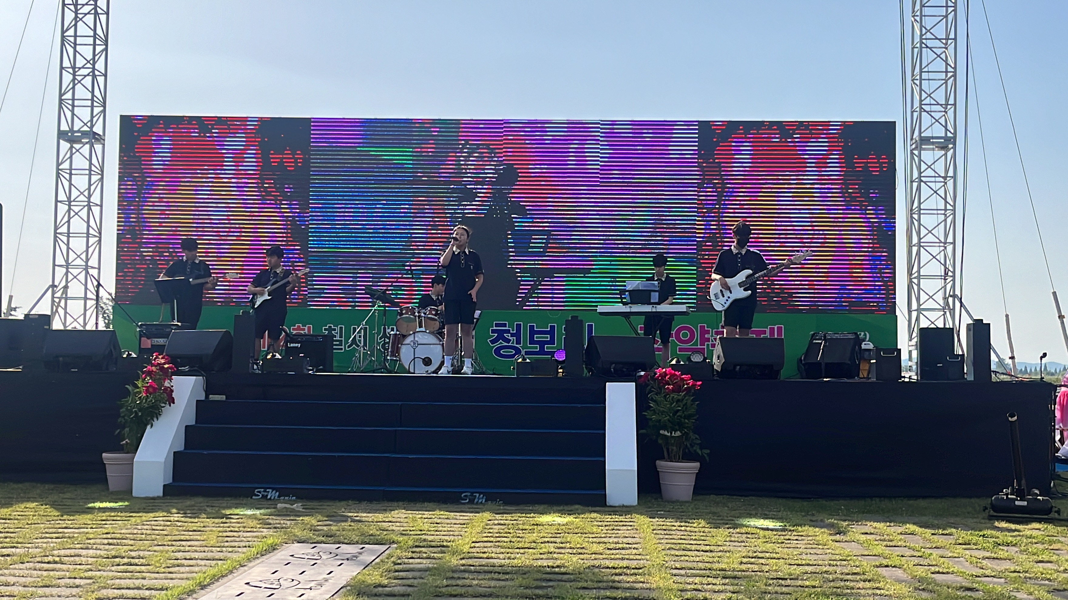 칠성중학교 학생들, 칠서 청보리 작약 축제에서 재능기부 활동 펼쳐 - 관련이미지1