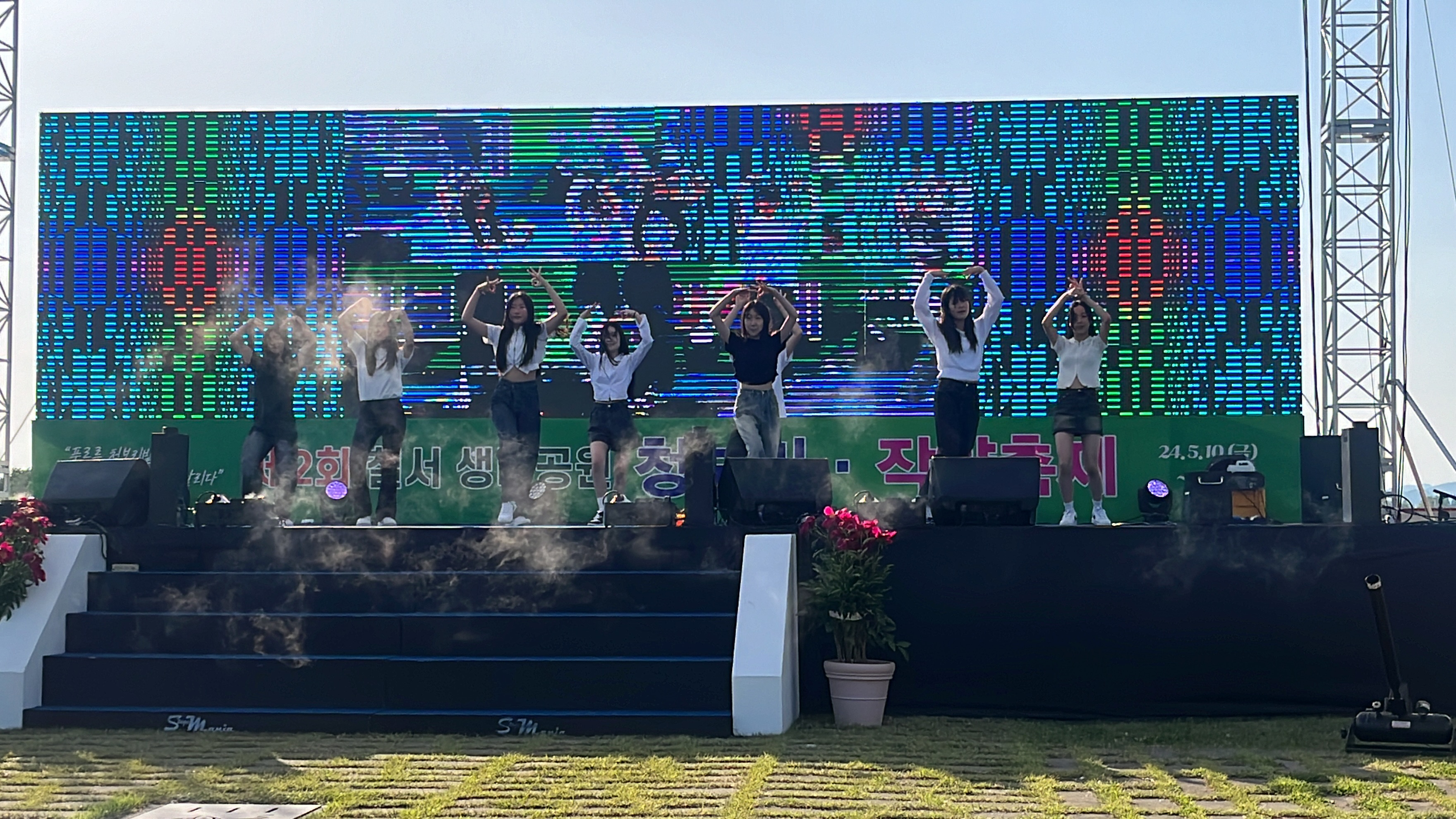 칠성중학교 학생들, 칠서 청보리 작약 축제에서 재능기부 활동 펼쳐 - 관련이미지2