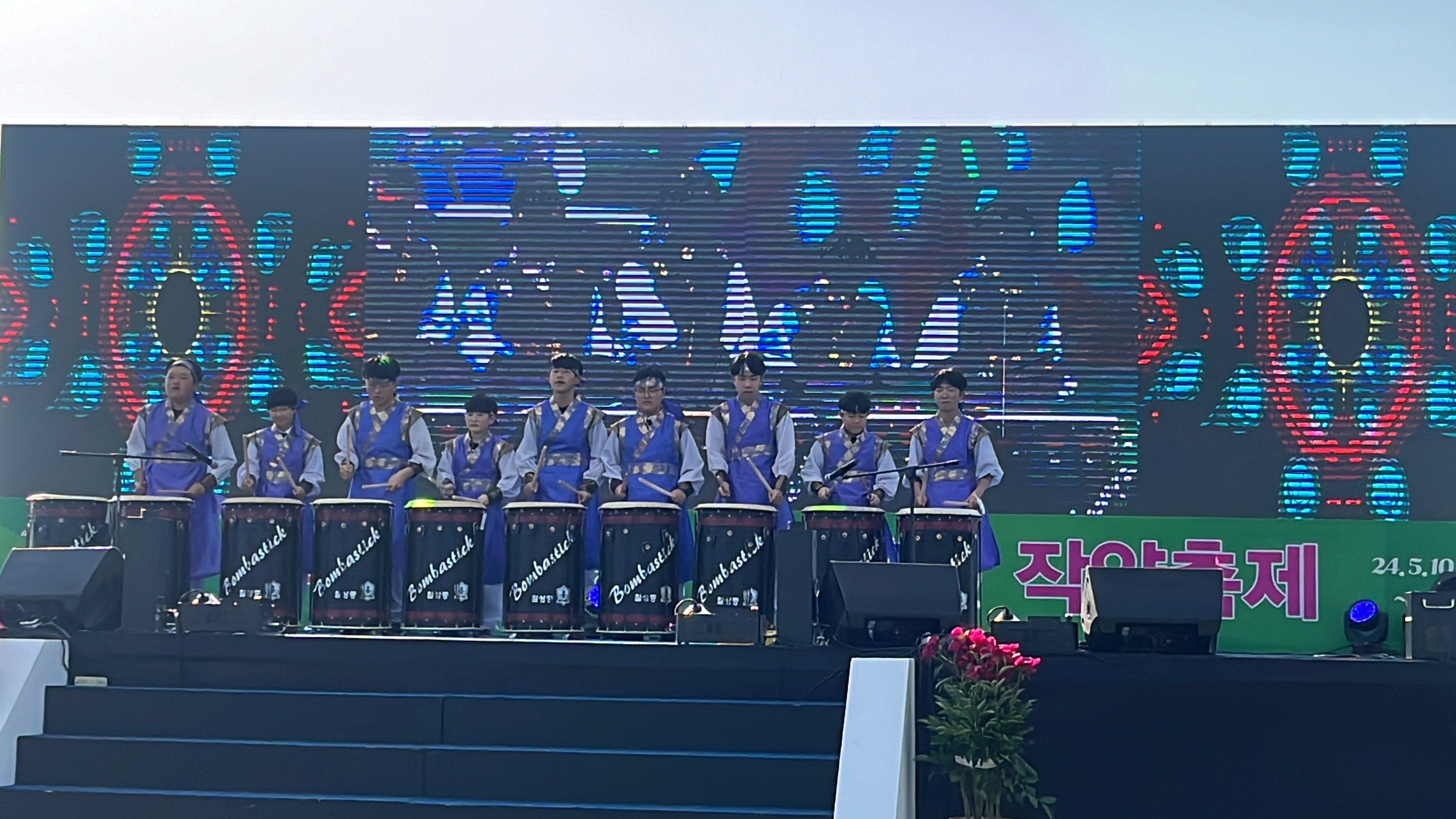 칠성중학교 학생들, 칠서 청보리 작약 축제에서 재능기부 활동 펼쳐 - 관련이미지3