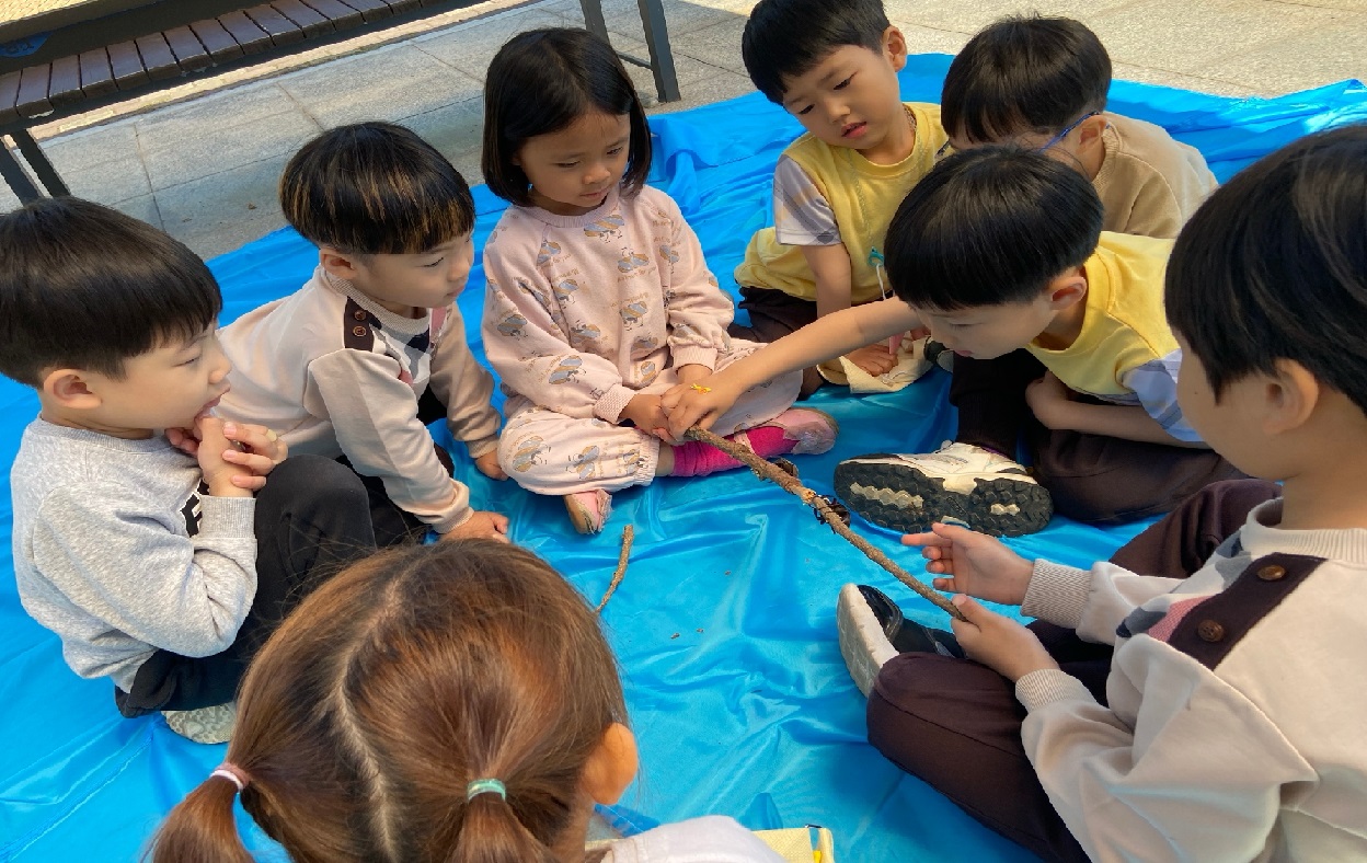 진해신항초등학교병설유치원, 찾아오는 숲 체험 활동을 통해 생명존중 마음 기르기 - 관련이미지2