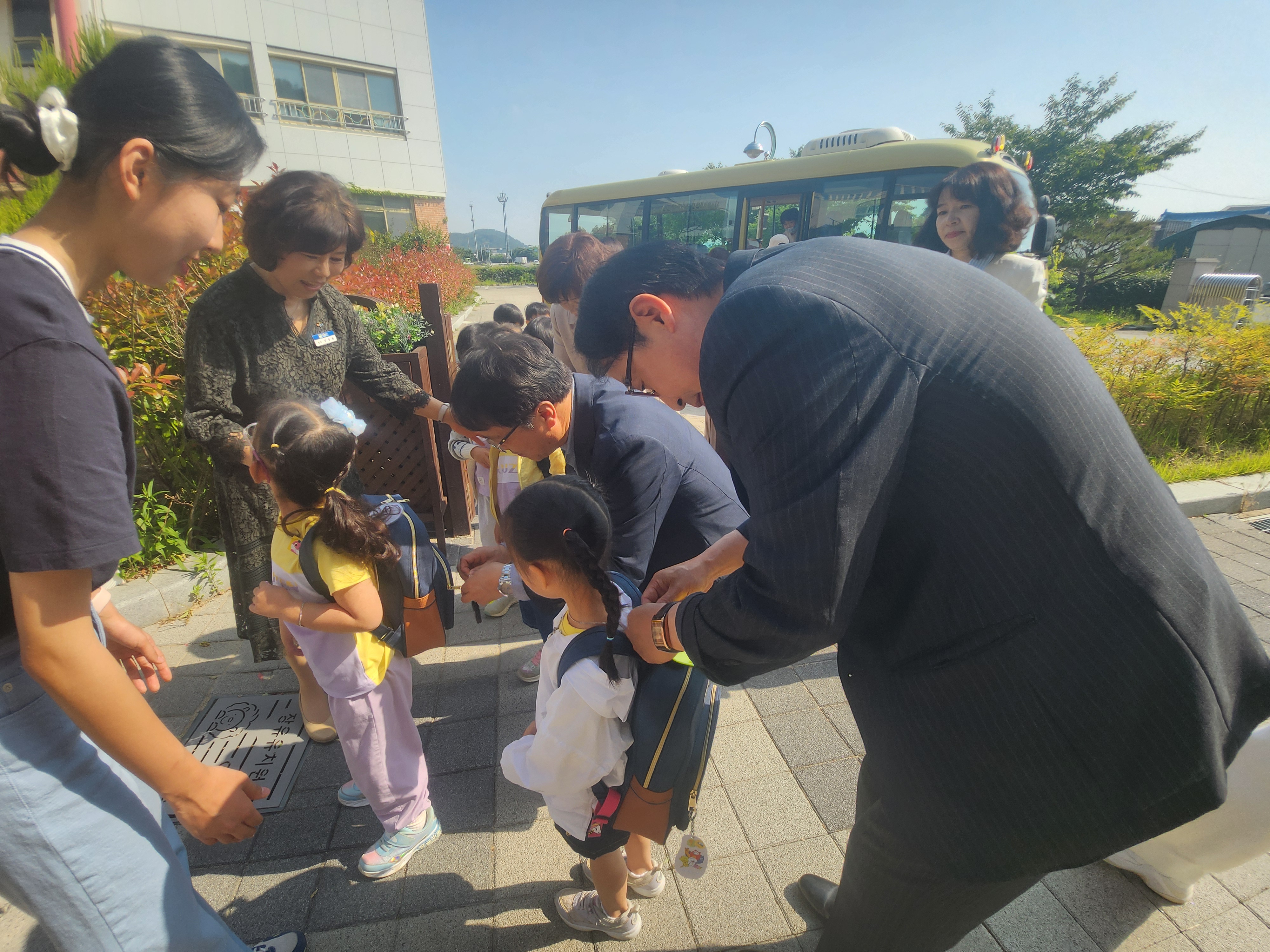 김해교육지원청, 해아리와 함께하는 어린이 교통안전 캠페인 실시 - 관련이미지2