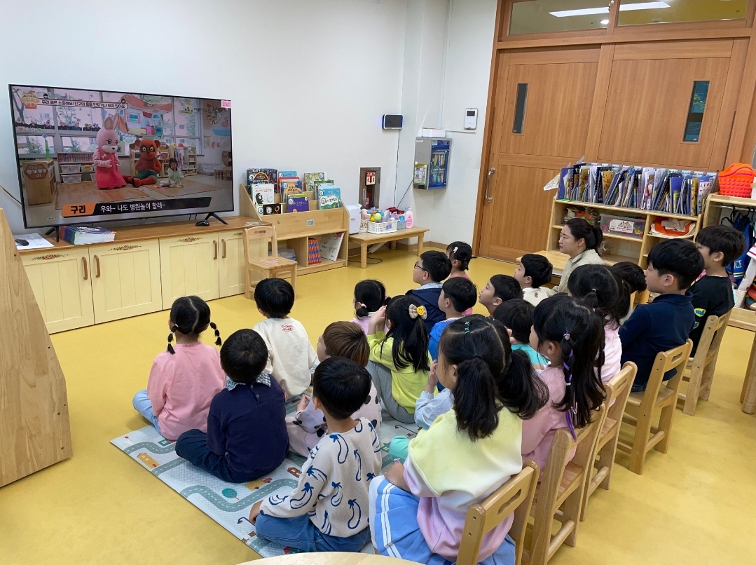 거제용소초병설유, 인터넷.스마트폰 중독 예방교육 실시! 스마트한 세상! 더 스마트한 우리 - 관련이미지1