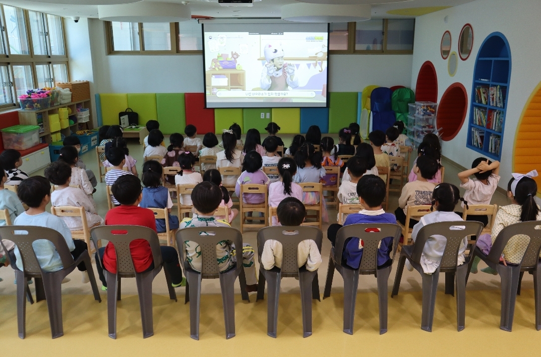 거제용소초병설유, 인터넷.스마트폰 중독 예방교육 실시! 스마트한 세상! 더 스마트한 우리 - 관련이미지4
