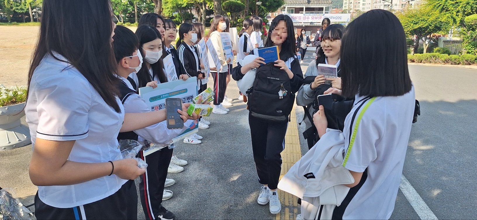 창원명지여고, 아침 등굣길  ‘아침愛書’  독서권장캠페인 실시 - 관련이미지4