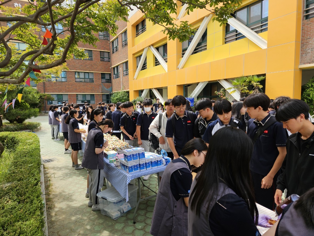 안골포중 비즈쿨 동아리, 4회 신나는 비즈쿨 데이&amp;비즈마켓 행사로 활기찬 학교 분위기 만들다!! - 관련이미지4