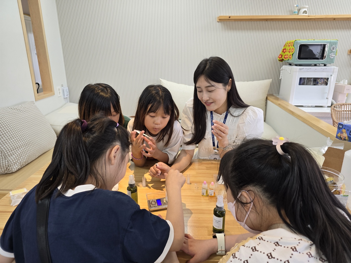 2024. 밀성초등학교 교육복지우선지원사업 지역연계기관과 함께 하는 마음힐링 아로마테라피 부스 운영 - 관련이미지3