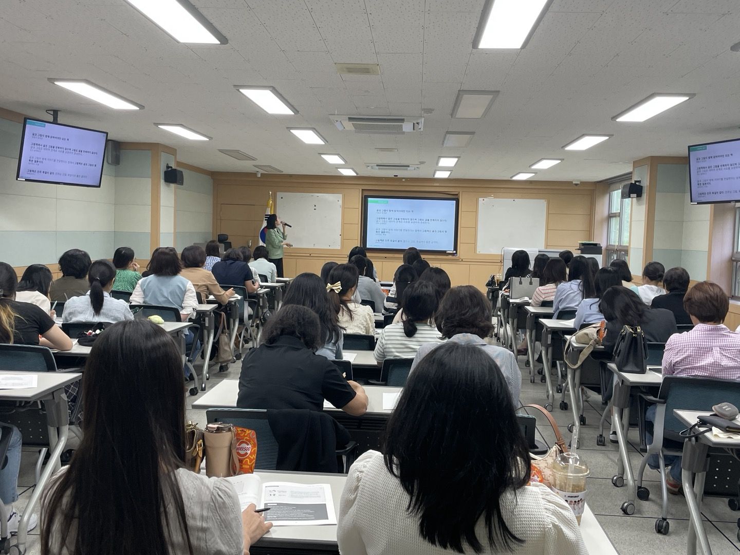 창원교육지원청, 유치원과 어린이집 교원이 함께하는 그림책숲테라피 - 관련이미지2