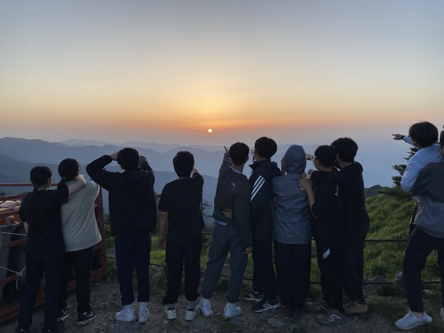 마천중, 사제동행 지리산 천왕봉 등반행사 실시 - 관련이미지2