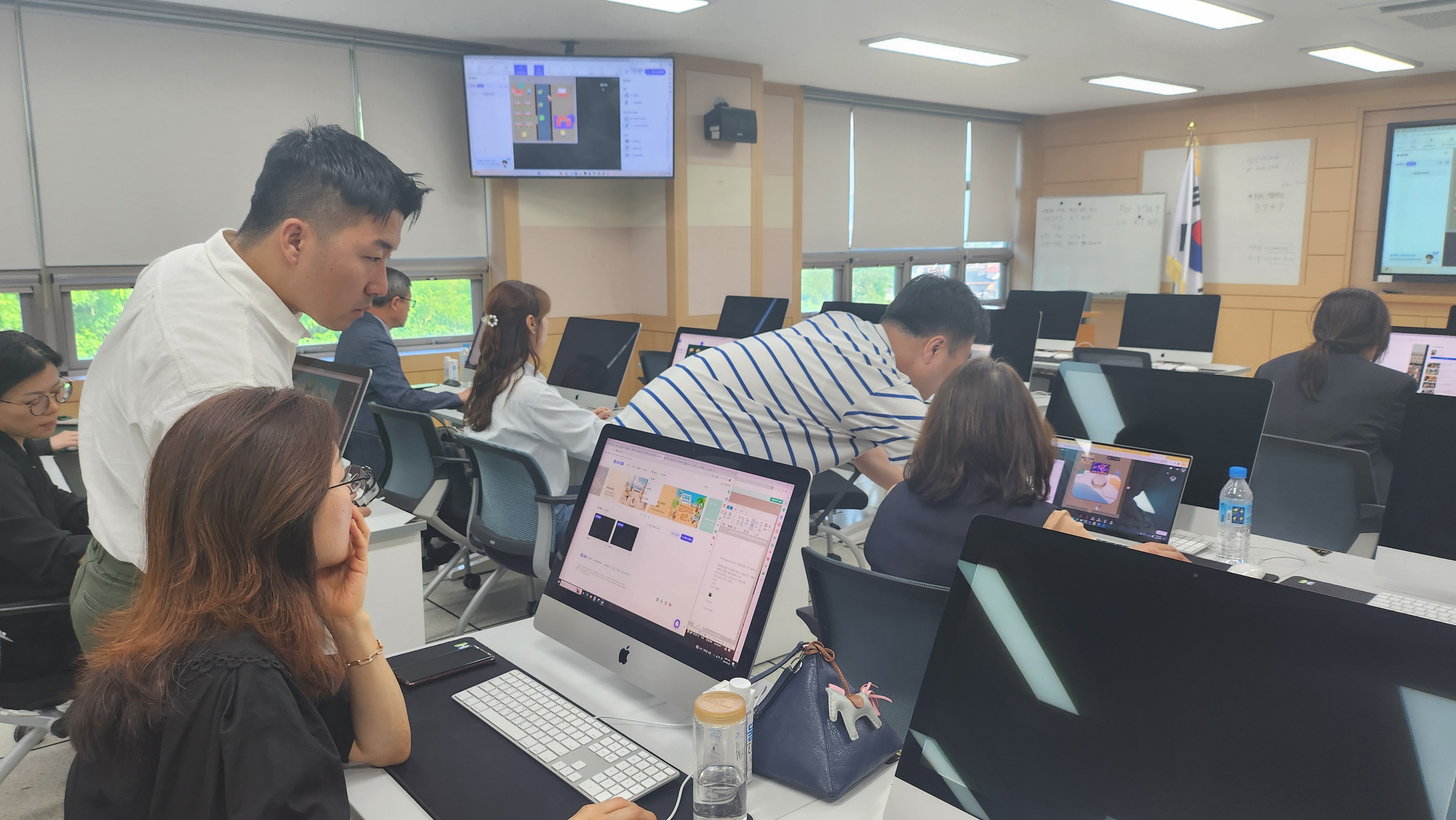 창원교육지원청, 초·중등교원 메타버스 활용 교육 역량강화 연수  - ‘나만의 메타버스 만들기’연수로 미래핵심역량 성장을 위한 수업 혁신! - 관련이미지2