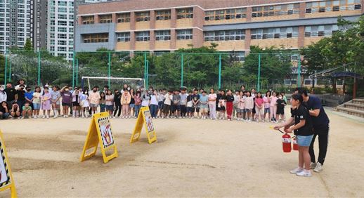 불이야! 신속히, 안전하게 대피해요! - 2024년 장재초등학교 자체소방훈련 실시 - - 관련이미지1