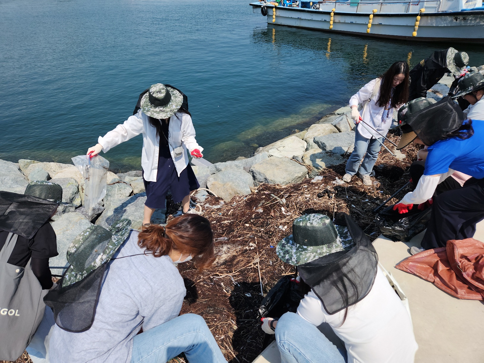 ‘바다를 깨끗하게!’ 경남교육청, 바다 환경 정화 나서 - 관련이미지3