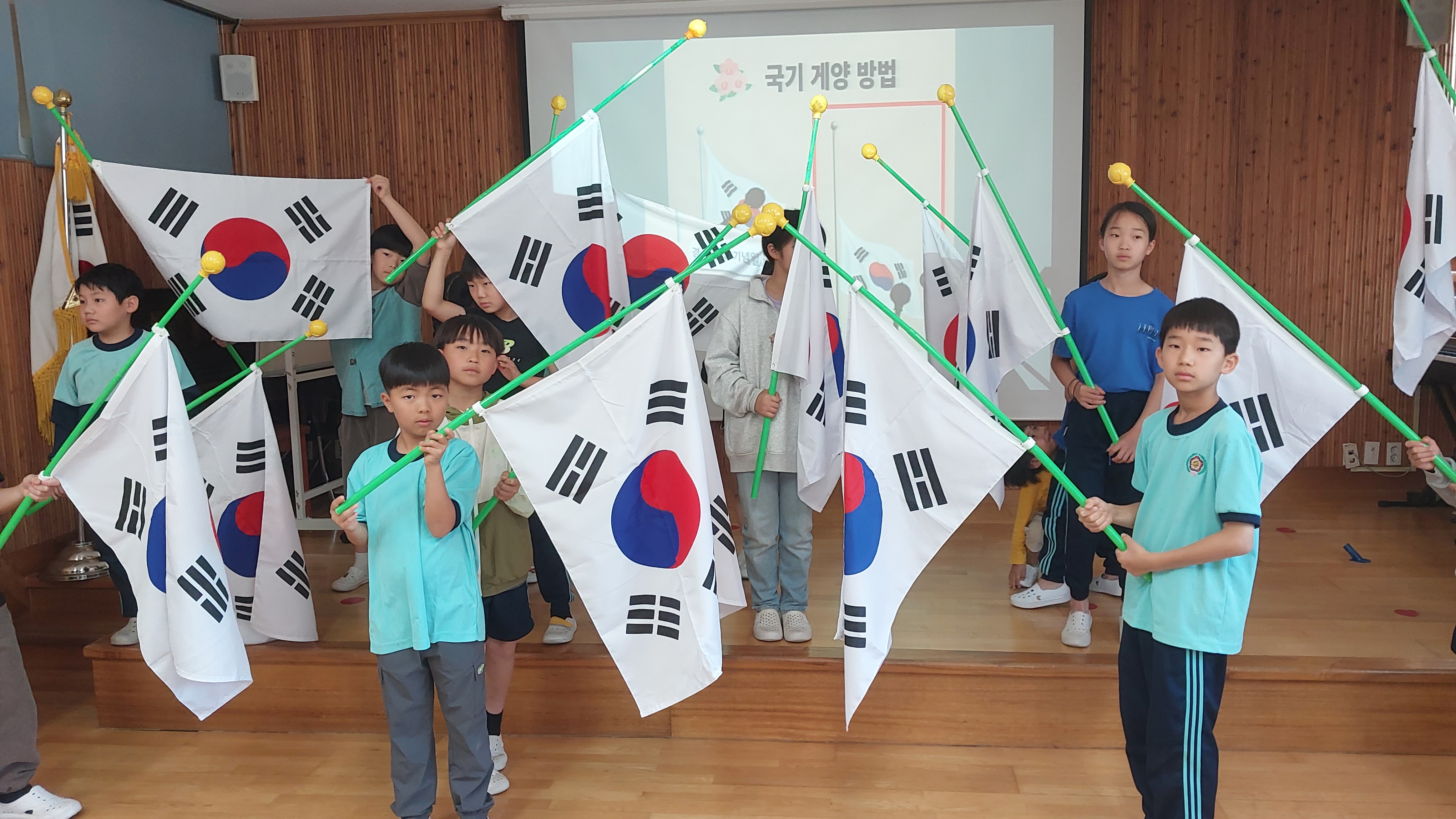 함양 금반초, 태극기 휘날리며 나라사랑 실천 다짐 - 관련이미지1